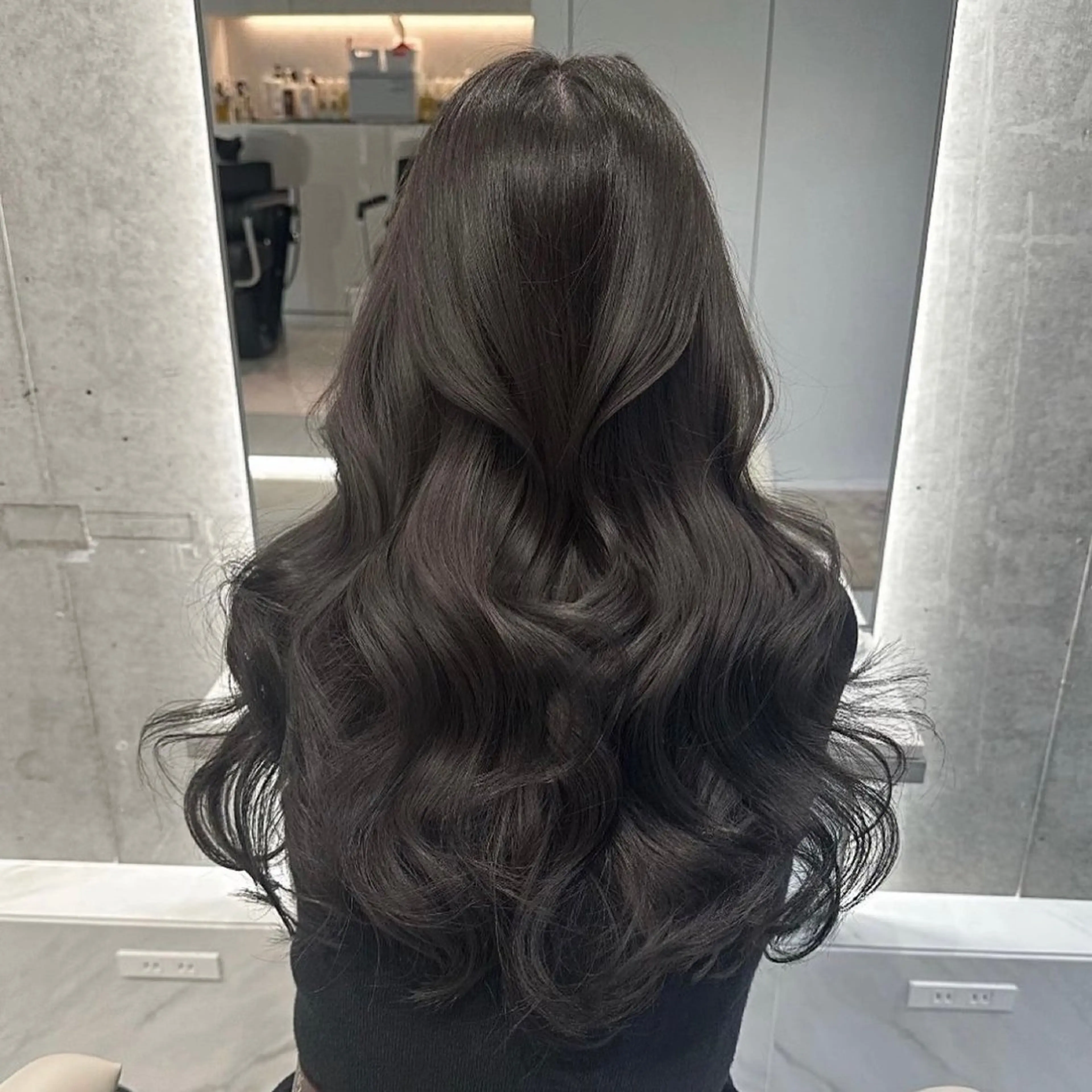ロング ♡Yoshino♡ 艶グレージュカラーのヘアスタイル