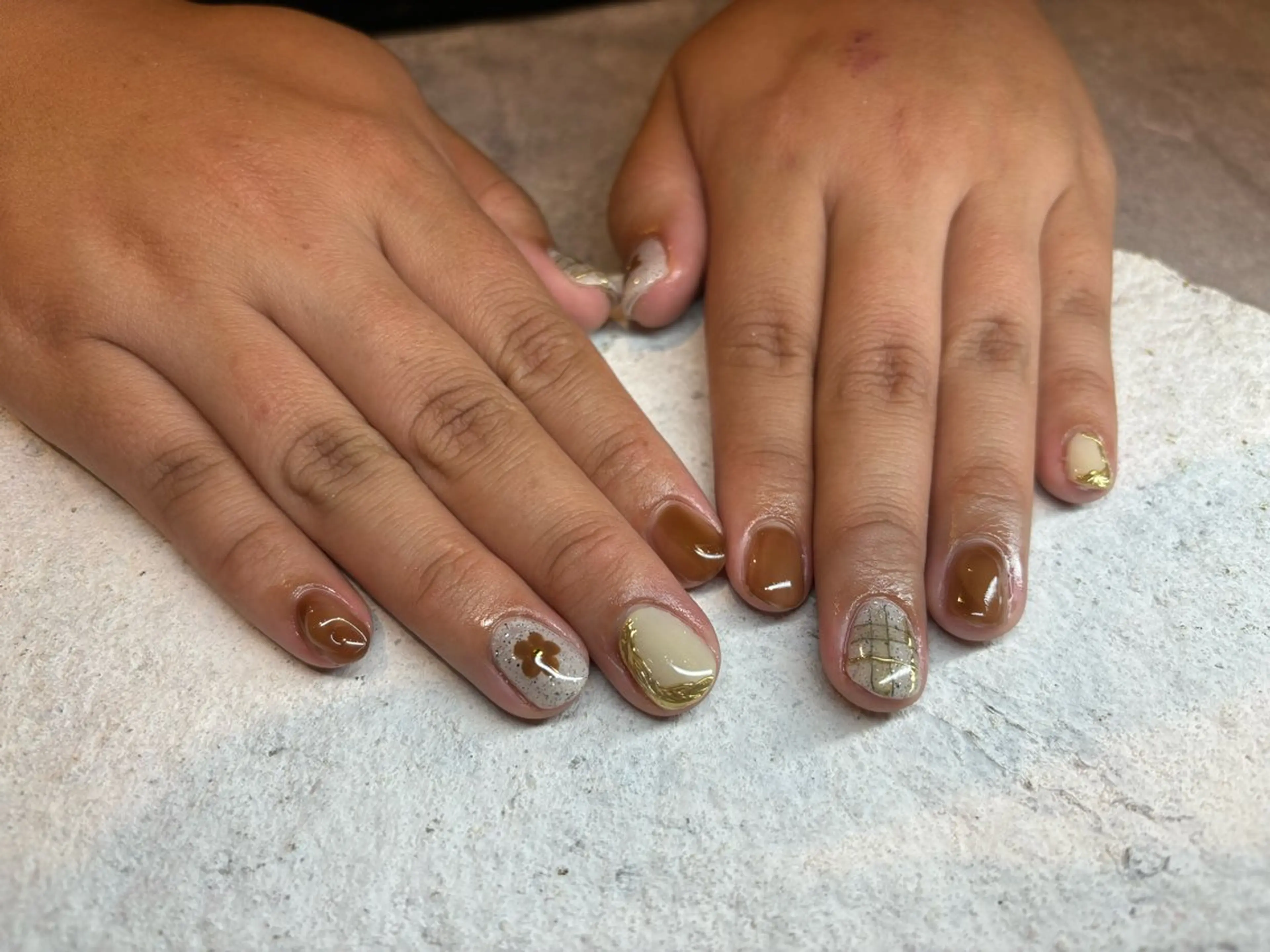 ネイル ブラウン HONOKA W 【深江橋店】のネイルデザイン