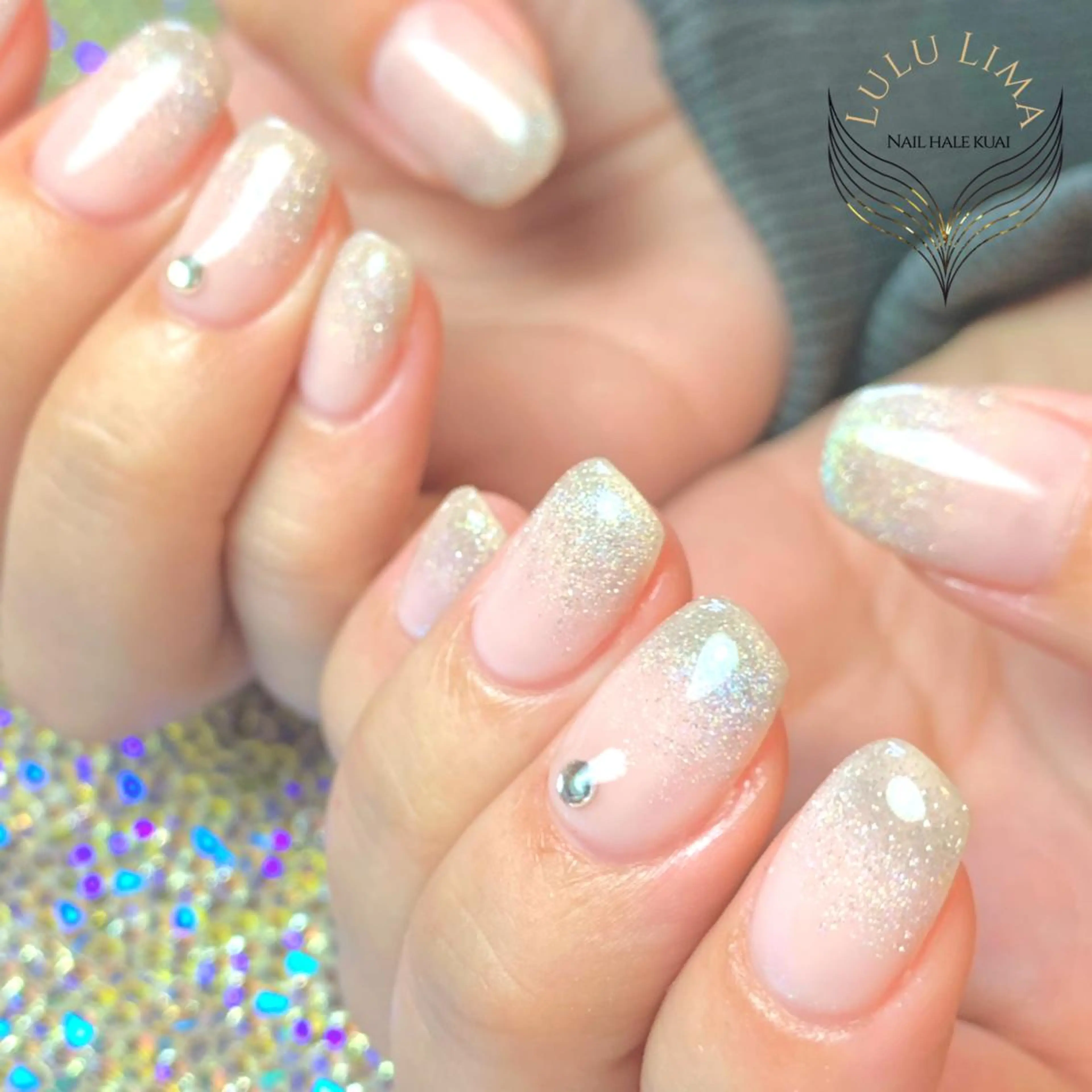 ネイル グラデーション ラメ(グリッター) ラメグラデーション ワンカラーネイル ストーンネイル ハンドネイル ハンドケア LULU LIMAのネイルデザイン