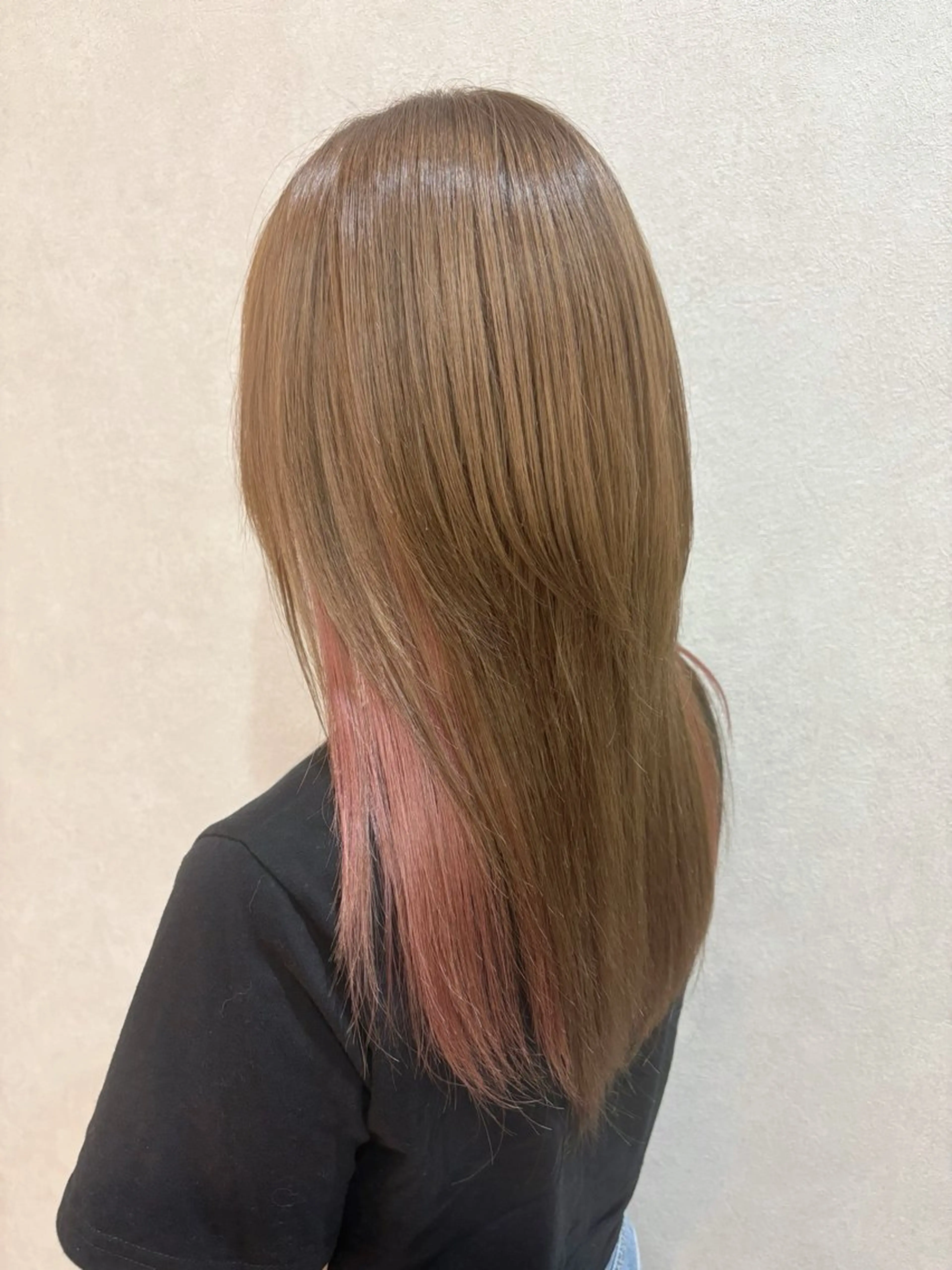 セミロング カラー ベージュカラー ミルクティーベージュ ピンクカラー ピンクベージュ カット ヘアカラー トリートメント 中澤 壱太のヘアスタイル