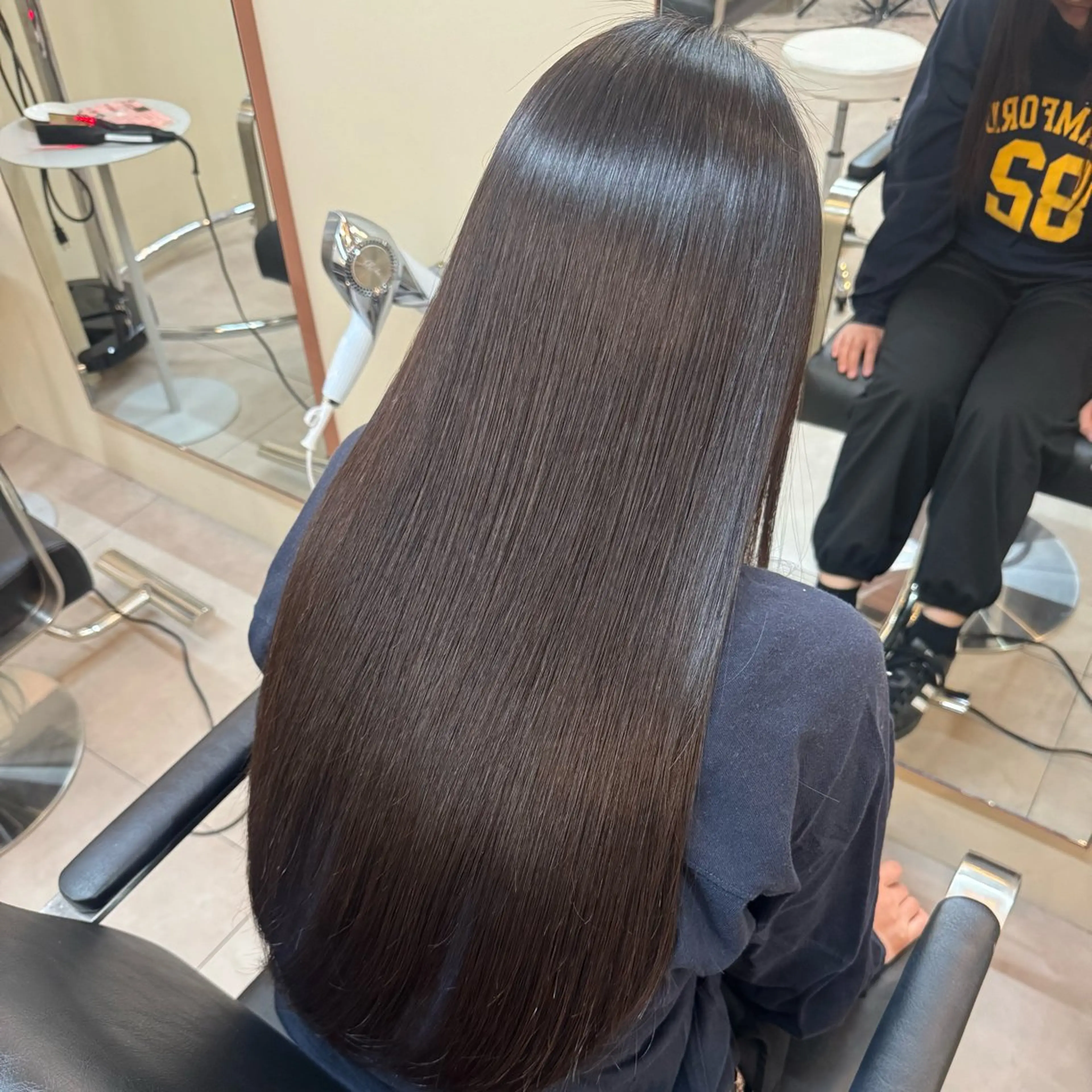 ロング 松葉 柚月のヘアスタイル