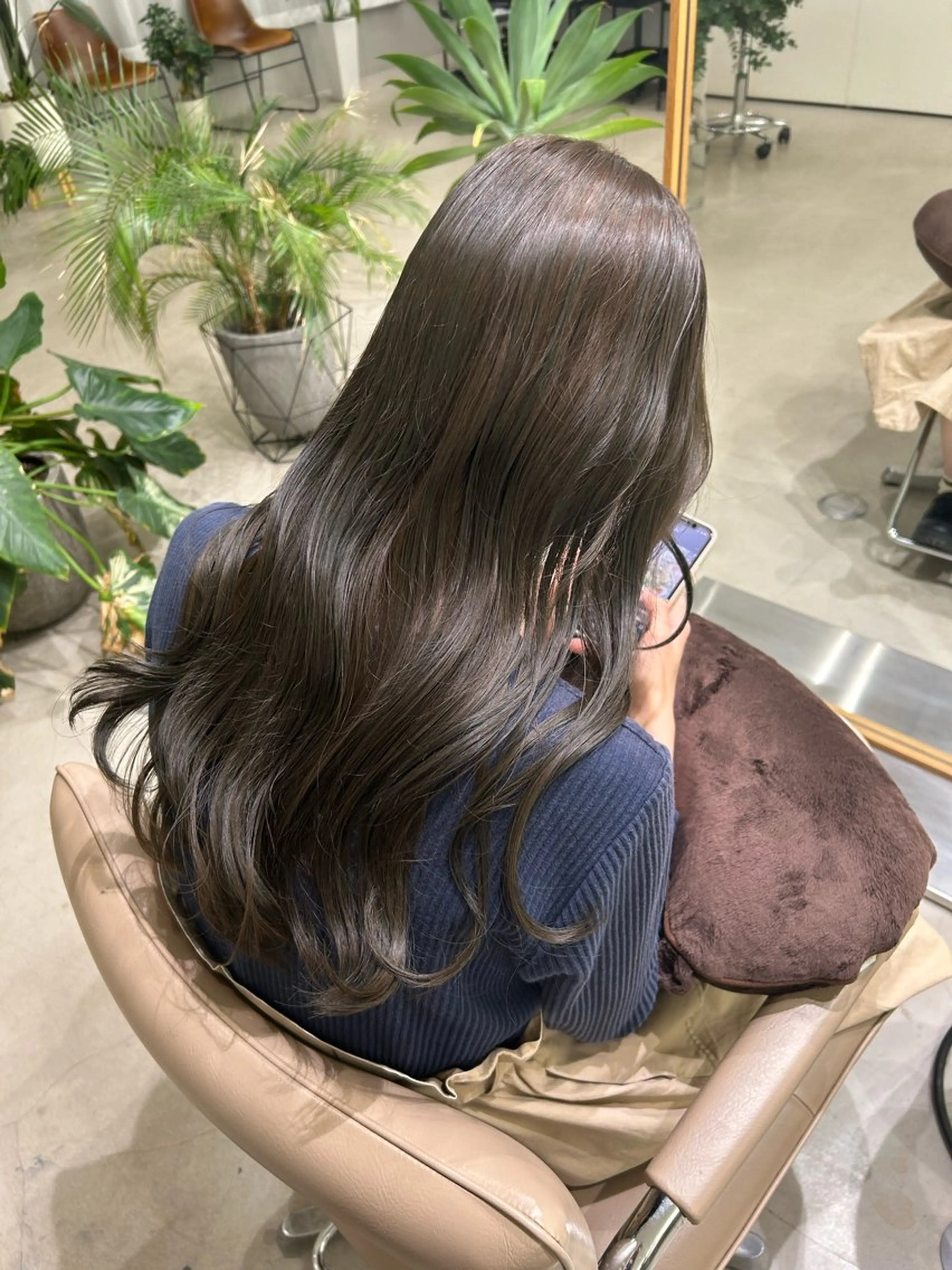 ロング カラー ベージュカラー オリーブベージュ つくばUtooe's 石田桃花のヘアスタイル