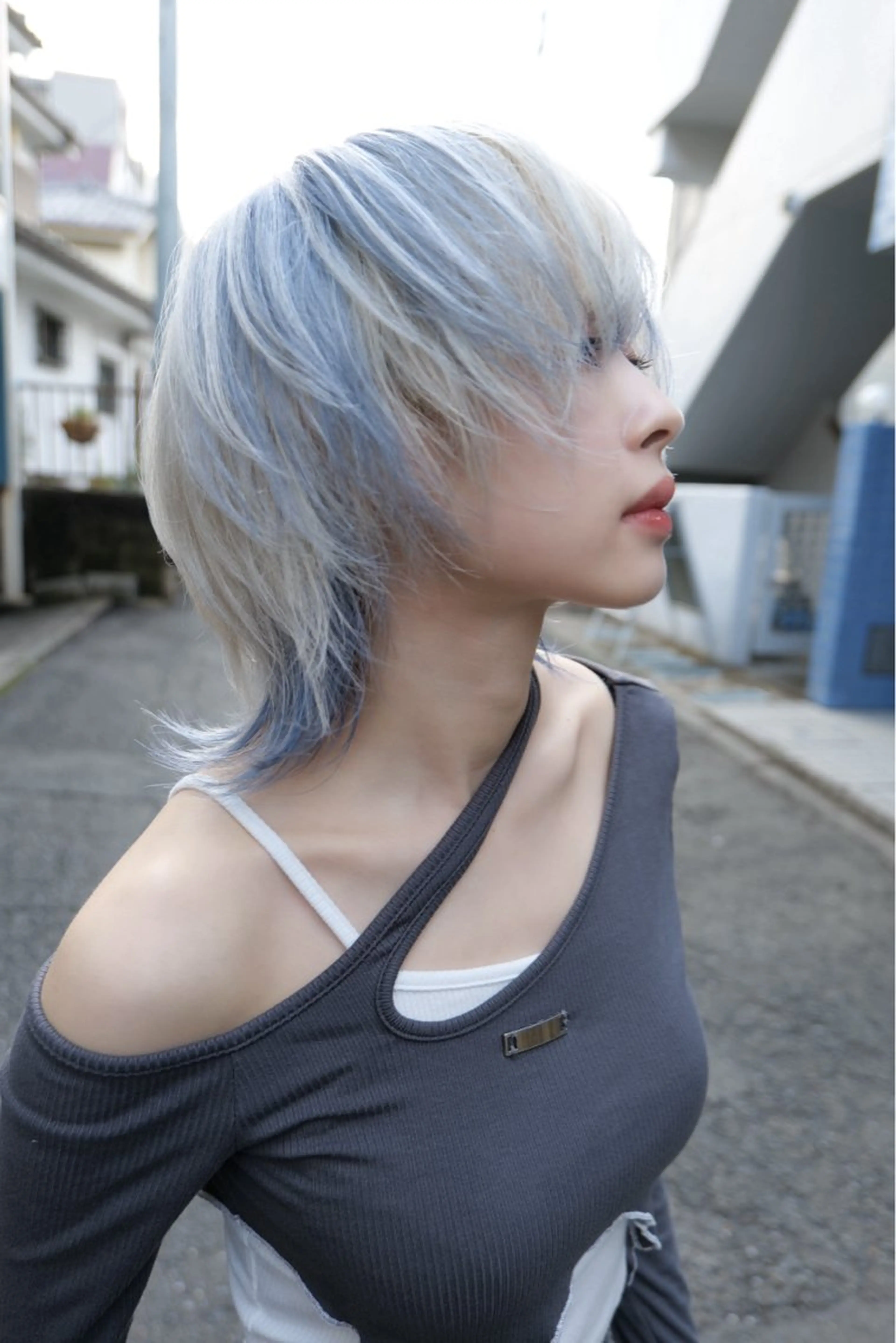 ショート カラー ブリーチ 𝙱𝙻𝙴𝙽 𝚋𝚢 𝚍𝚘𝚝.所属・🤍BLEN 窓🤍のヘアスタイル