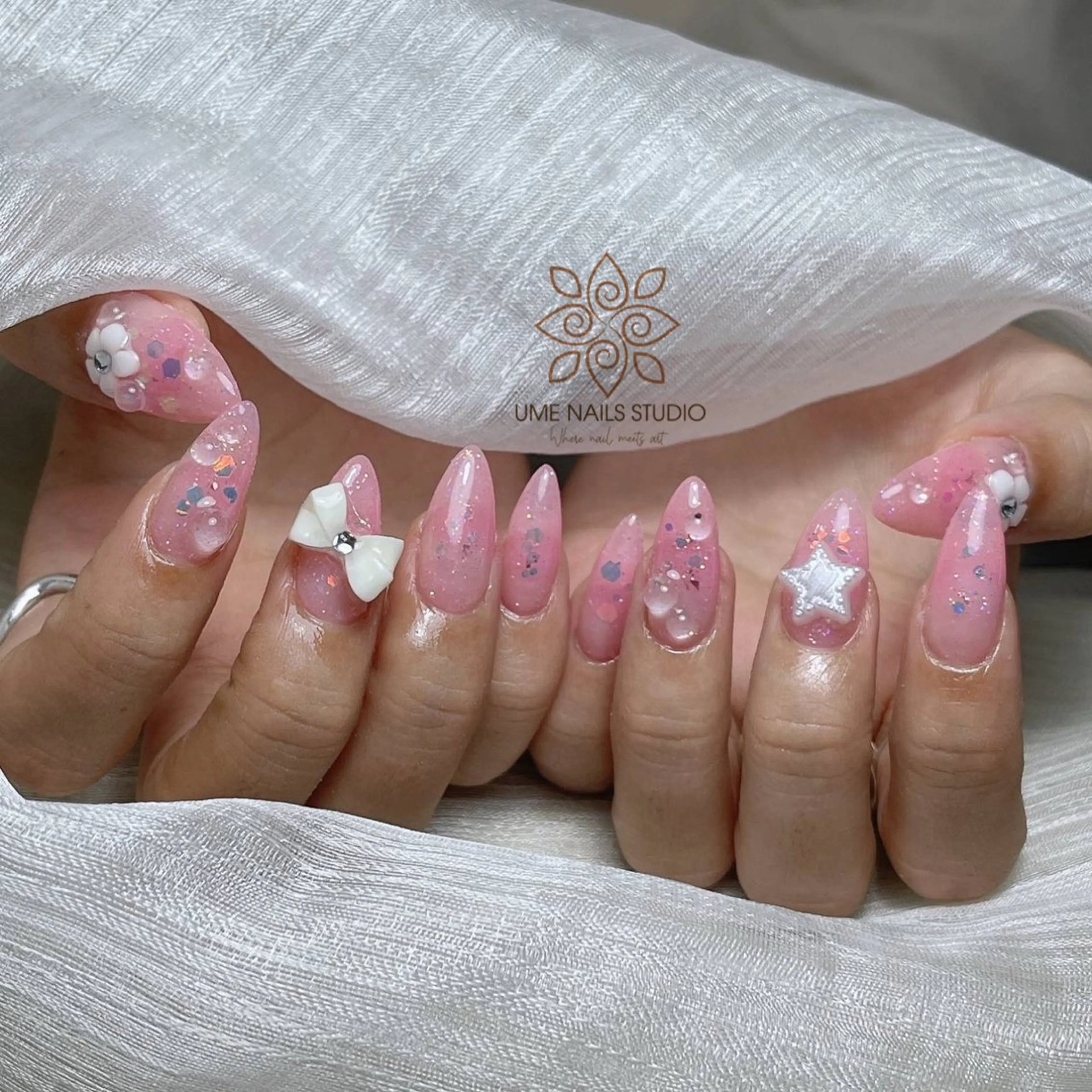 ネイル チークネイル クリアネイル ガーリー キラキラネイル 韓国ネイル ハンドネイル Ume Nail Studioのネイルデザイン