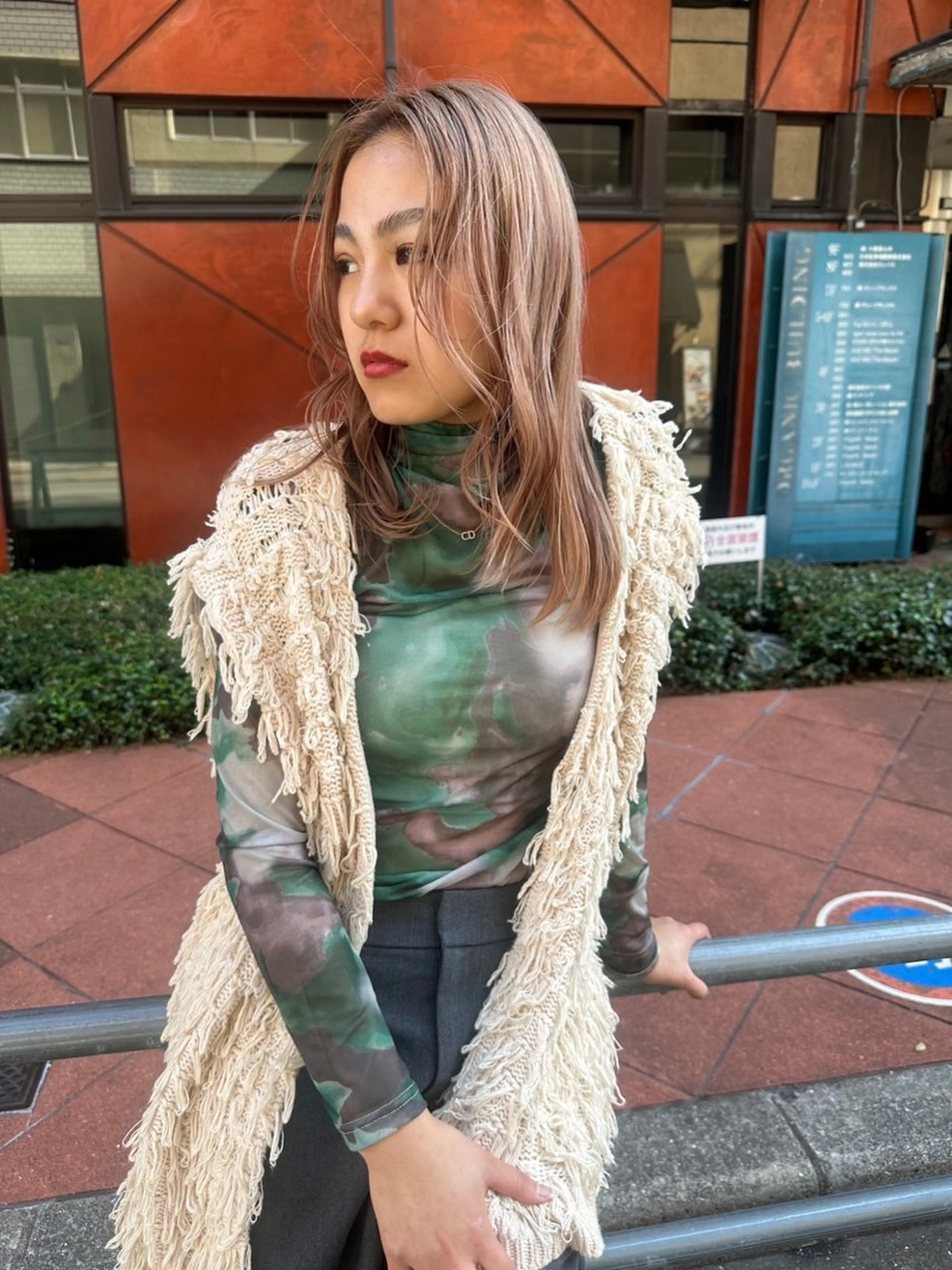 セミロング カラー ヘアアレンジ ベージュカラー ブリーチ デザインカラー ピンクカラー ピンクベージュ 【大阪で1番優しい 美容師】りょんのヘアスタイル