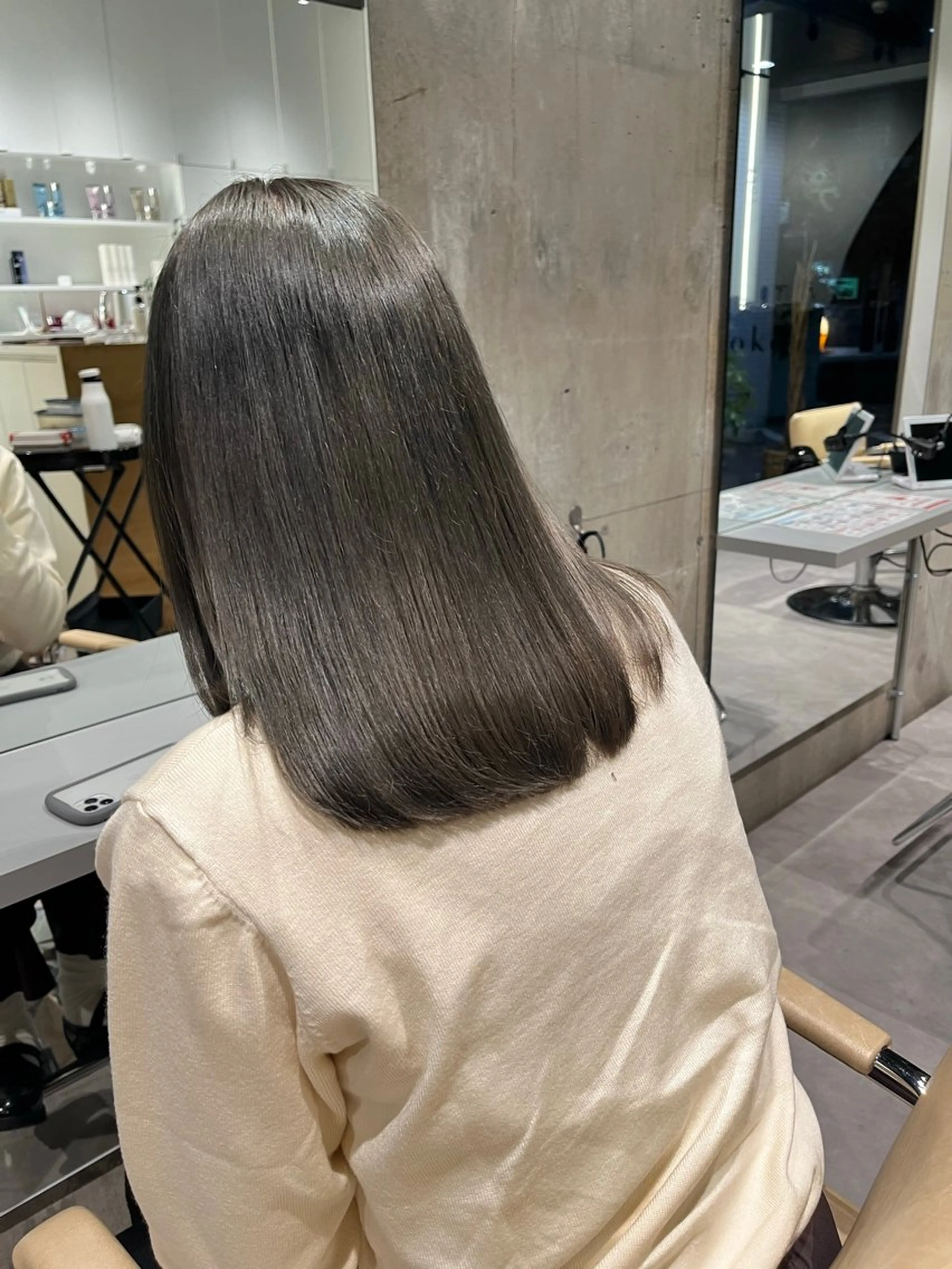 セミロング カラー ブリーチ 髪質改善 トリートメント トリートメント mina🌿無料ショ ートカット募集中🚨のヘアスタイル