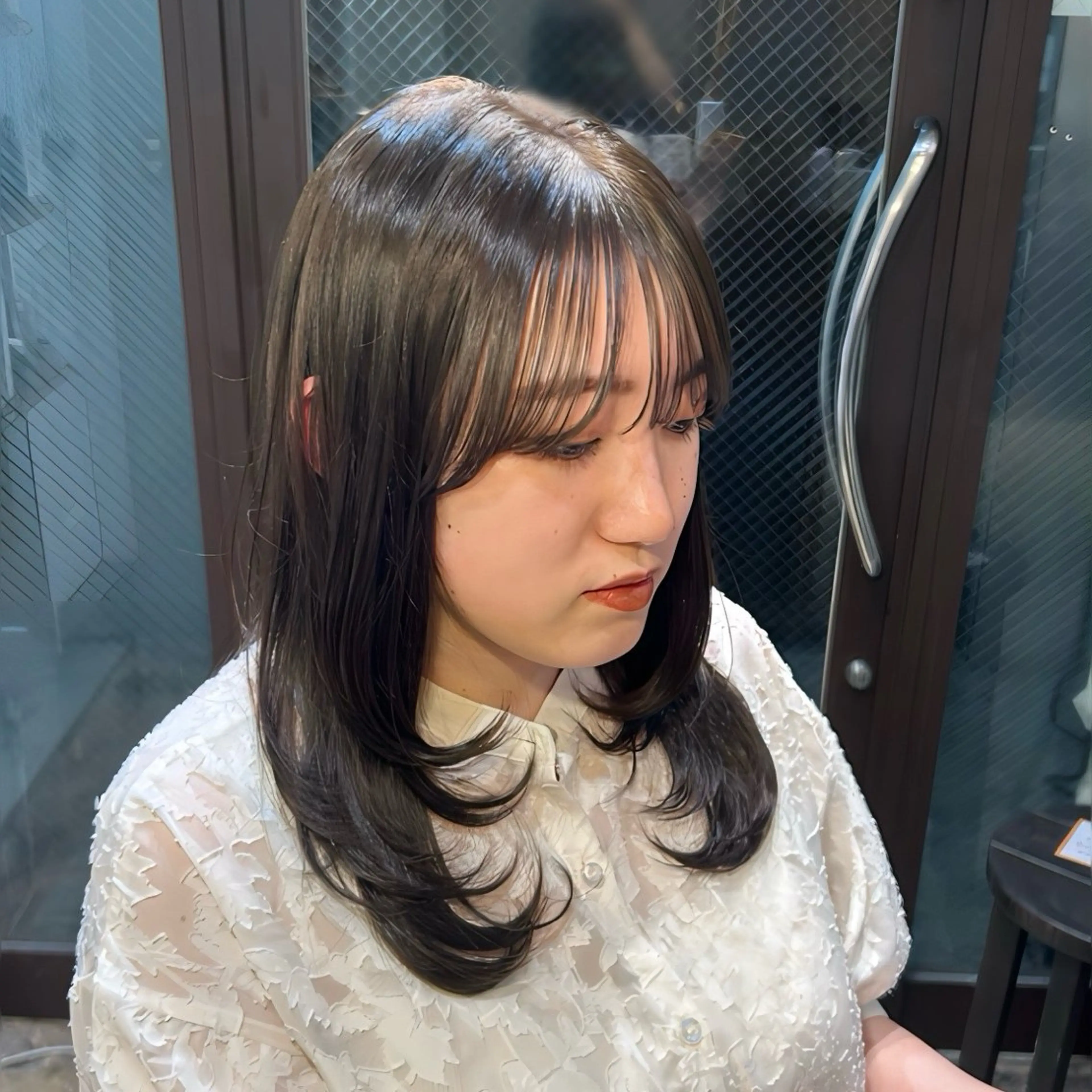 セミロング ブリーチ無しWカラー mana🎀🤍のヘアスタイル