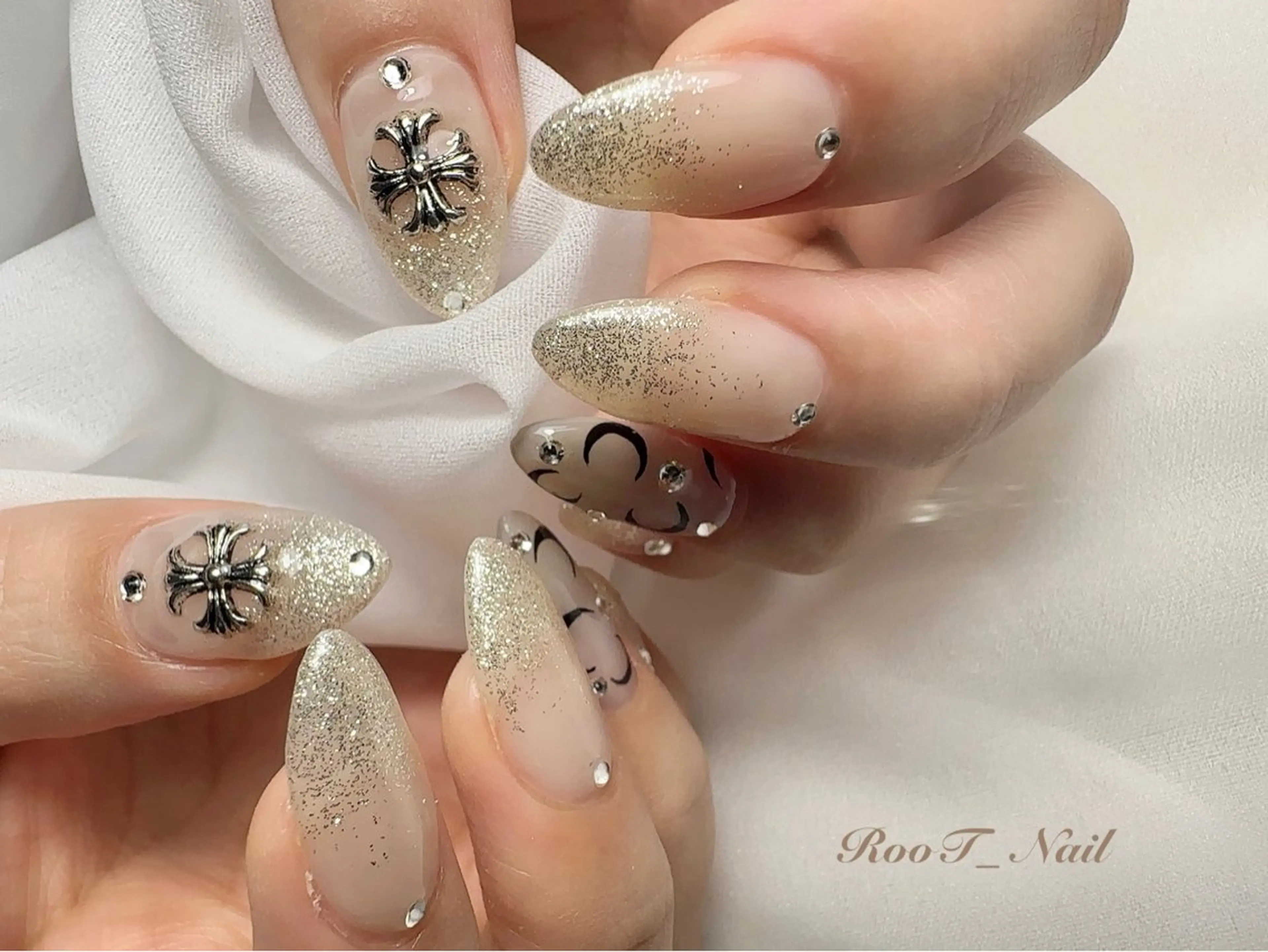 ネイル アートネイル ラメ(グリッター) ラメグラデーション ハンドネイル RooT Nailのネイルデザイン