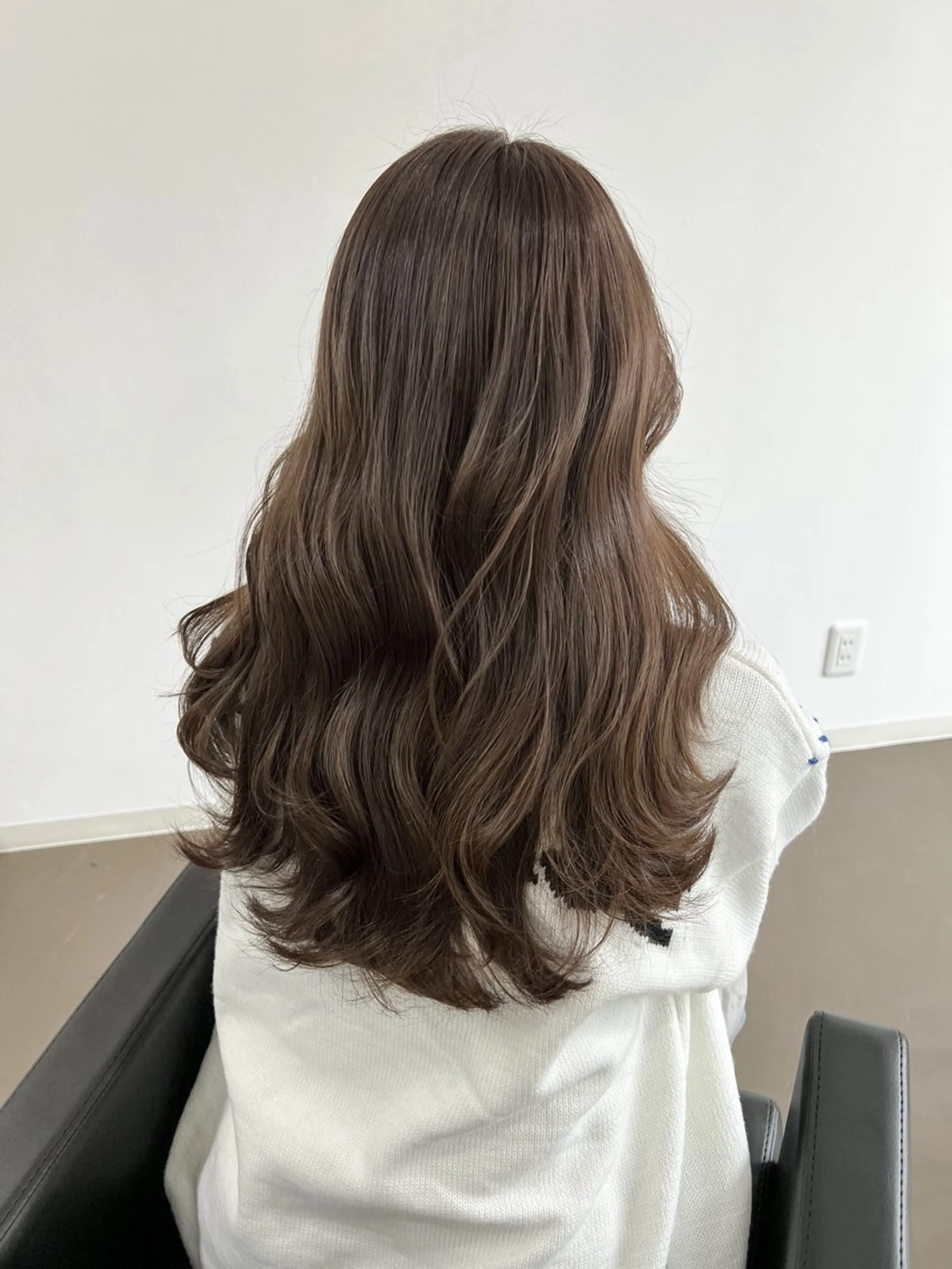 ロング カラー ベージュカラー 透明感カラー オリーブベージュ 神戸ボブ✂️ ioe三宮/田 伸佳のヘアスタイル