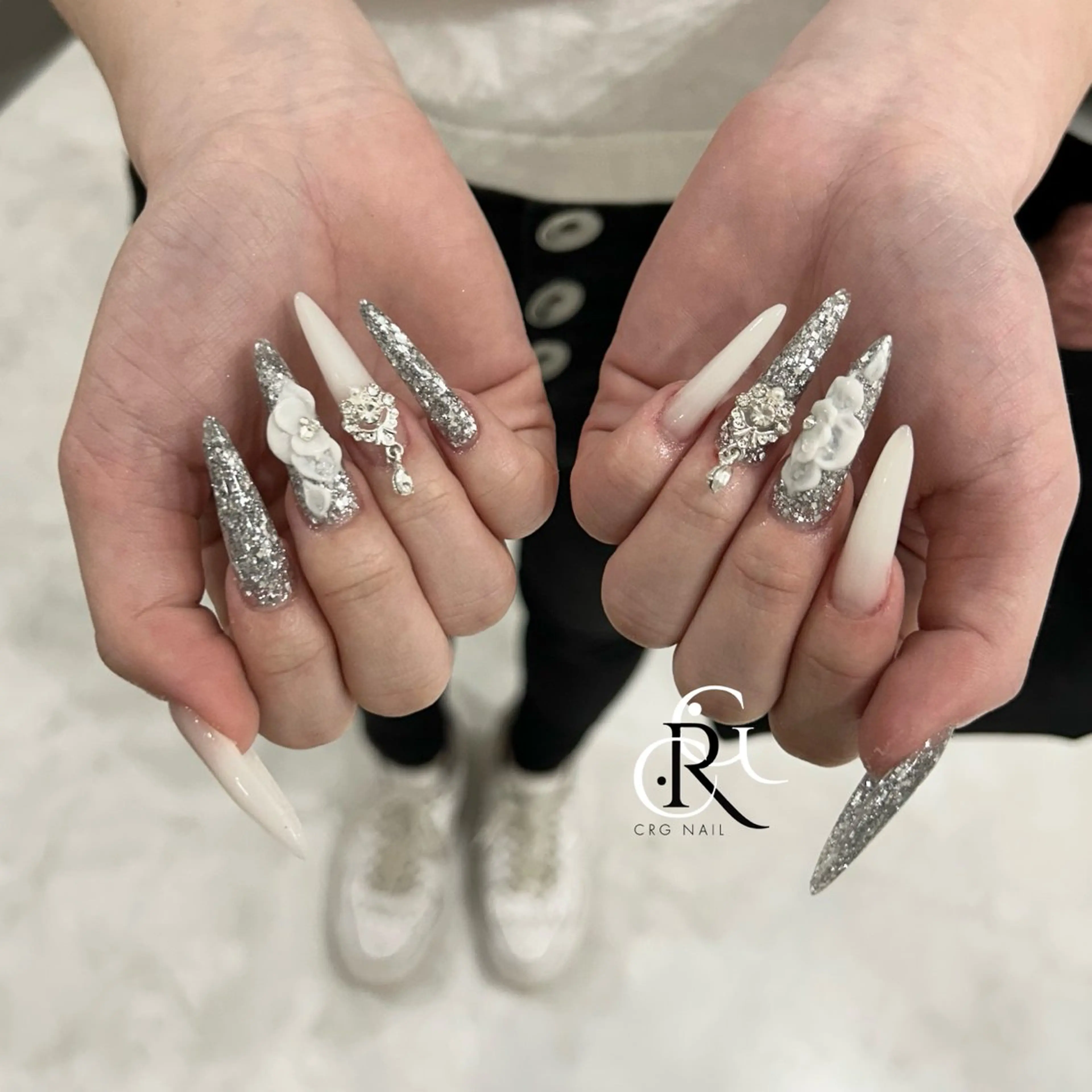ロング ハンドネイル CRGNAIL RENAのネイルデザイン