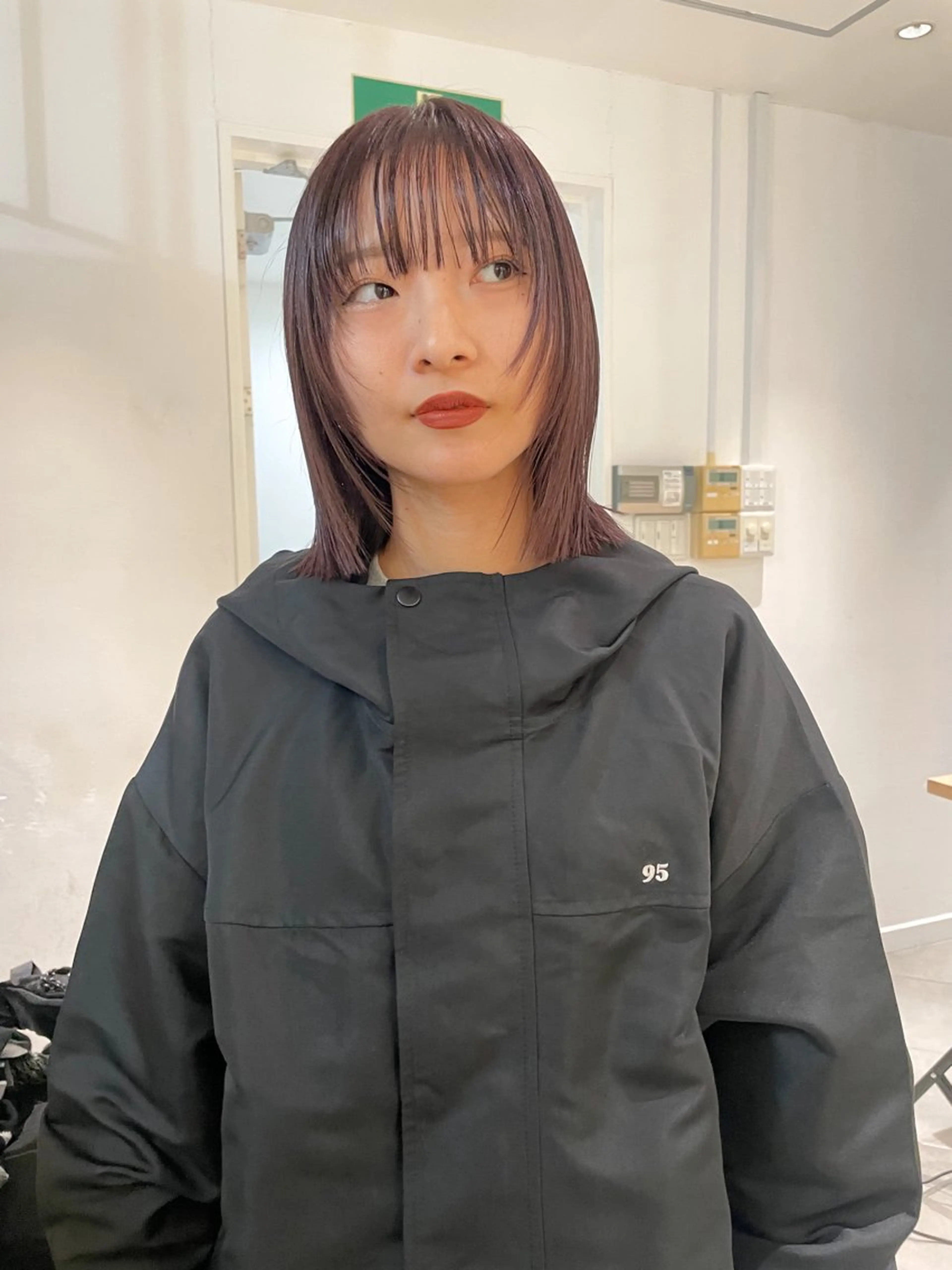 ミディアム カラー ブリーチ ダブルカラー ブリーチなしカラー パープルカラー 顔まわりレイヤー HIBIKI/原宿 ハッシュカット🪄のヘアスタイル