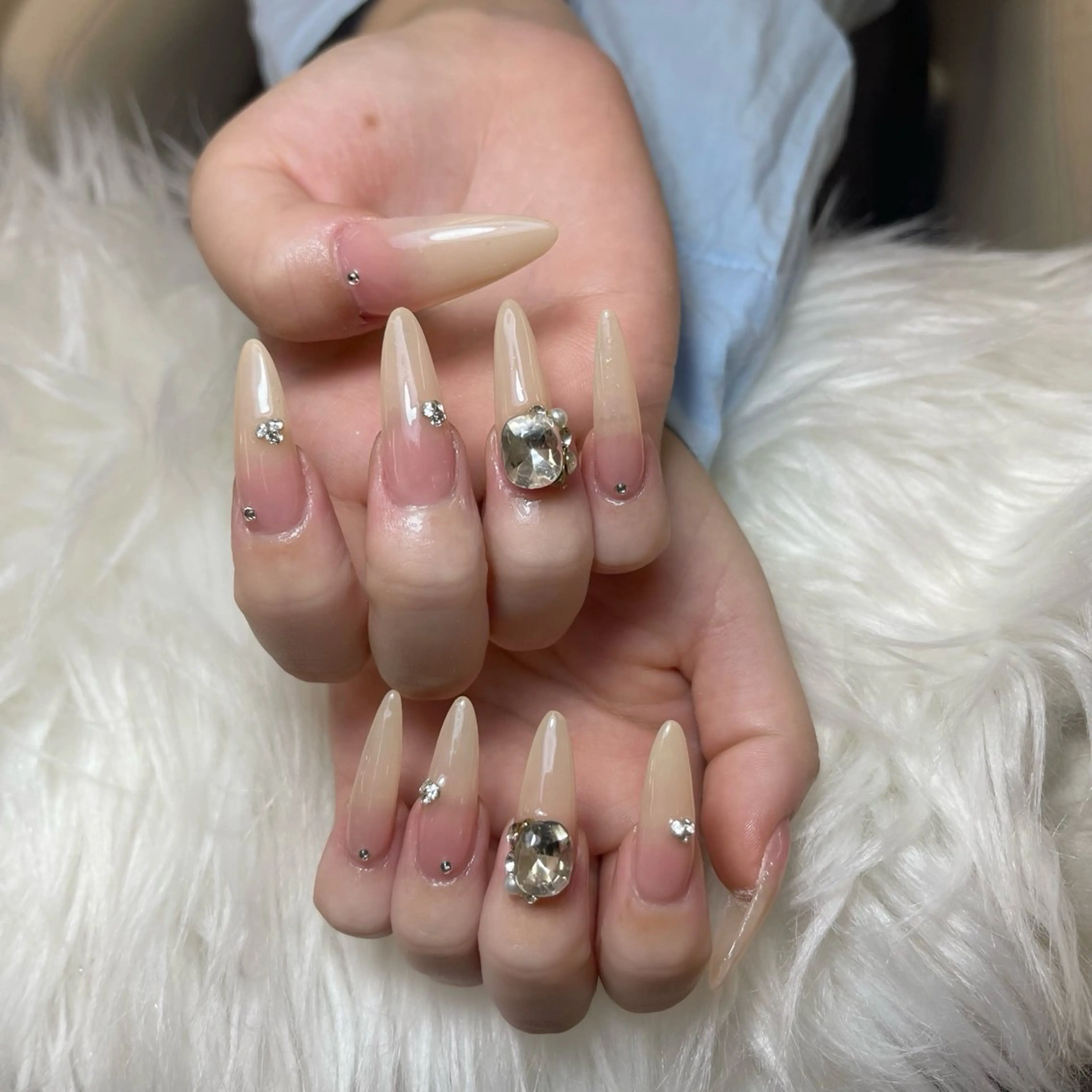 ネイル チークネイル フレンチネイル グラデーション キラキラネイル 韓国ネイル ハンドネイル HIKARI HANA NAIL所属・HIKARIHANA NAILのネイルデザイン