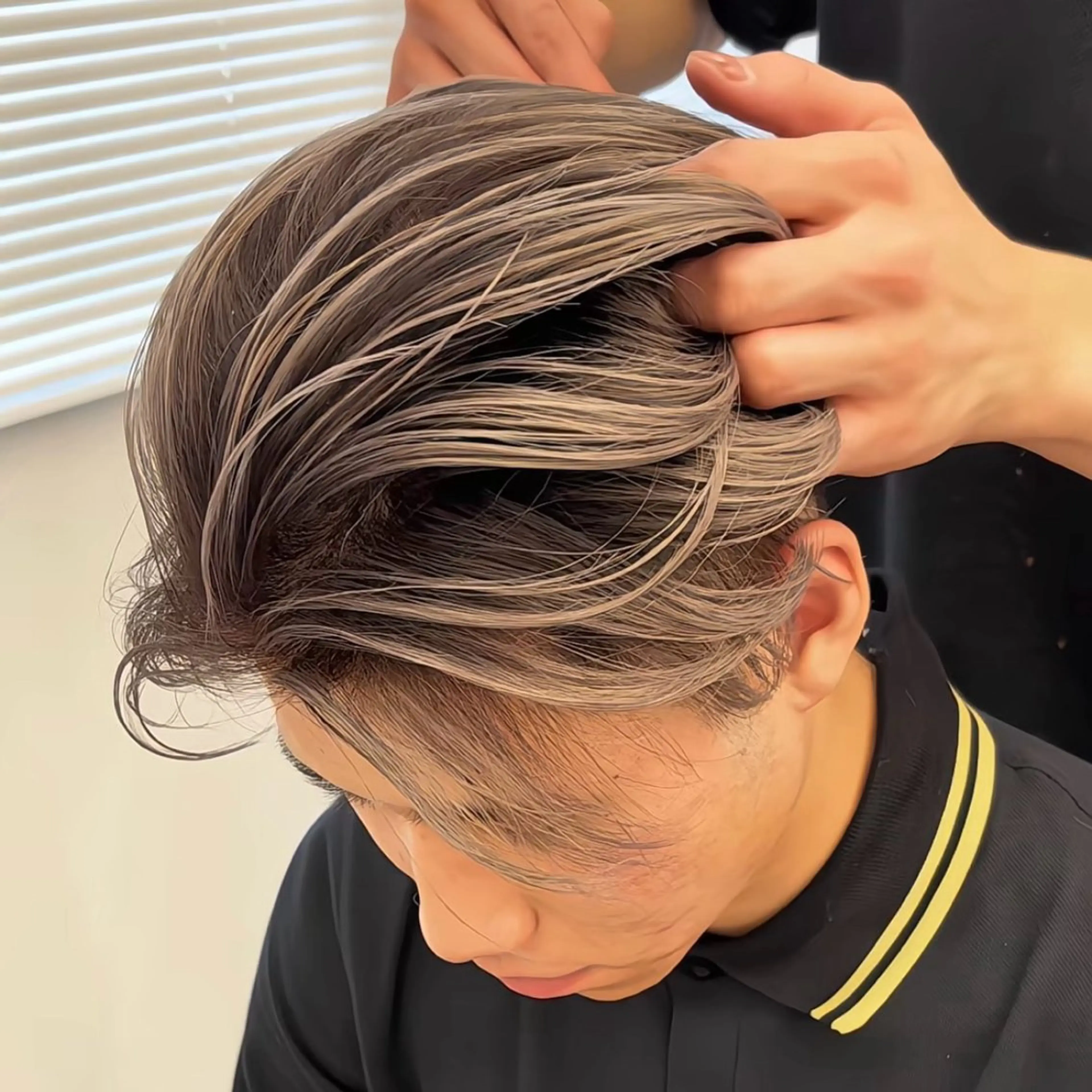 メンズ 👑ホワイトメッシュ /パーマ/渋谷👑のヘアスタイル