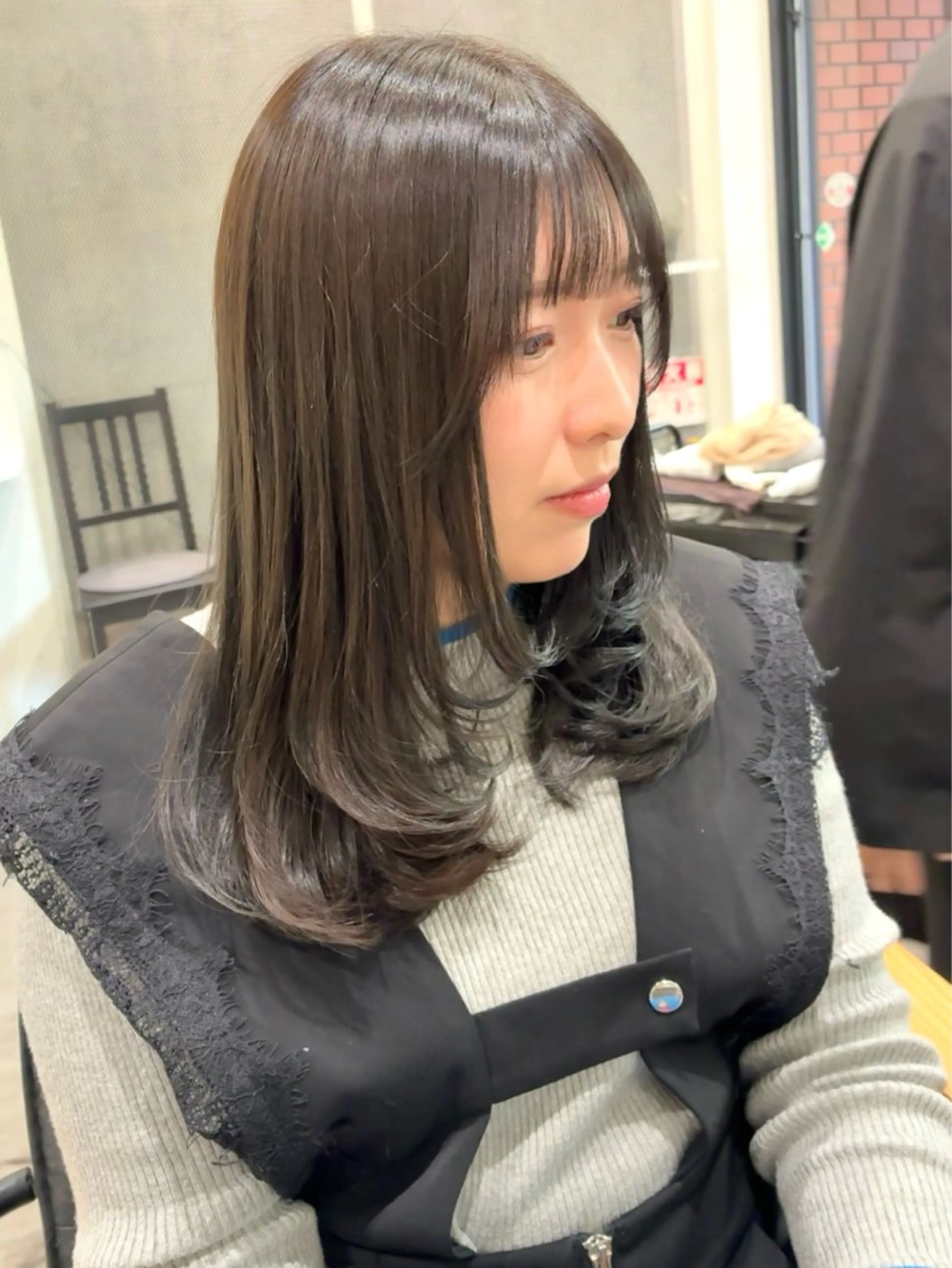 セミロング アッシュ アッシュグレー レイヤーカット カット ヘアカラー cocotte🦋 miyuのヘアスタイル