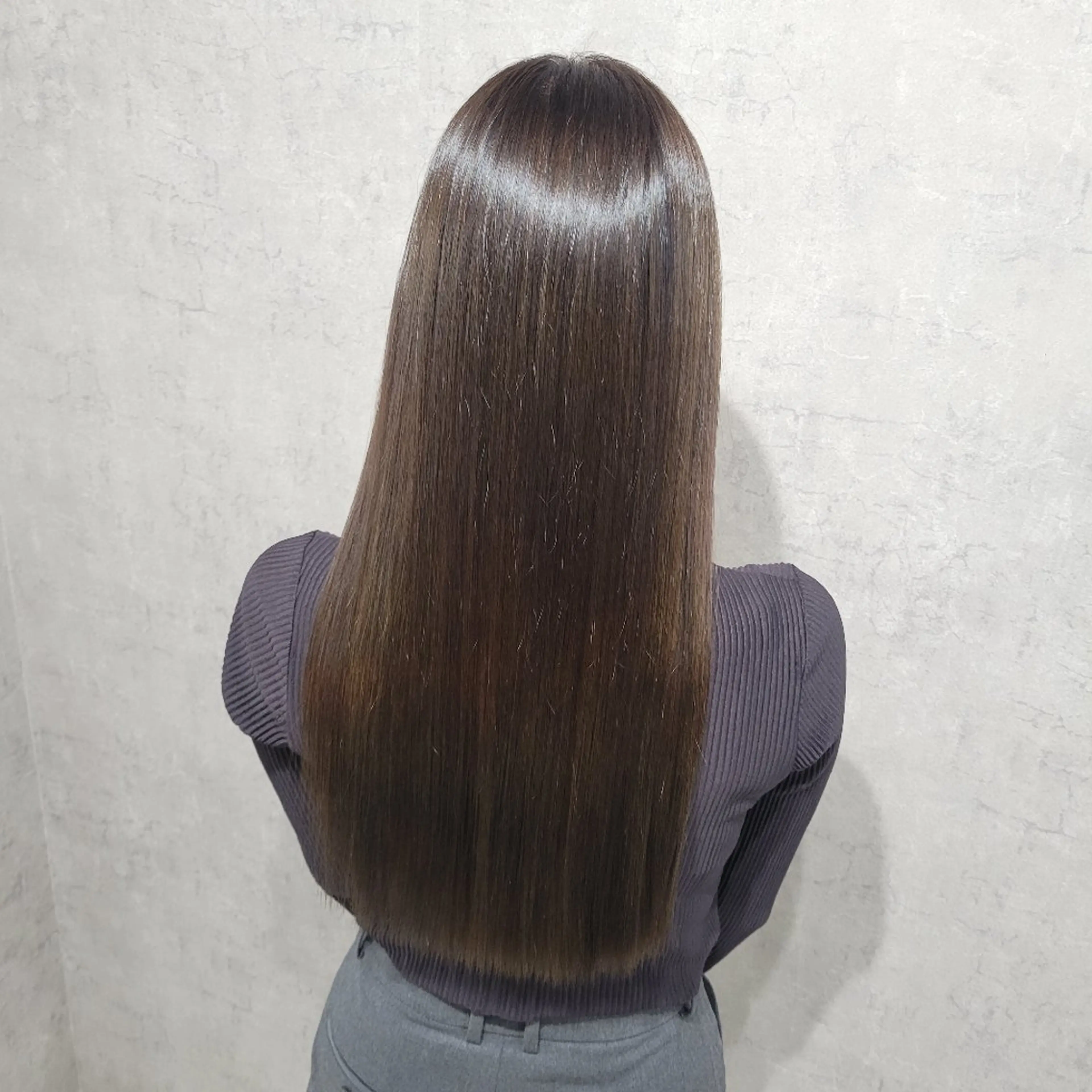 ロング カラー ブラウンカラー オリーブブラウン 髪質改善 ロング カット ヘアカラー トリートメント THREE所属・大辻健太(オオツジ ケンタ)/髪質改善のヘアスタイル