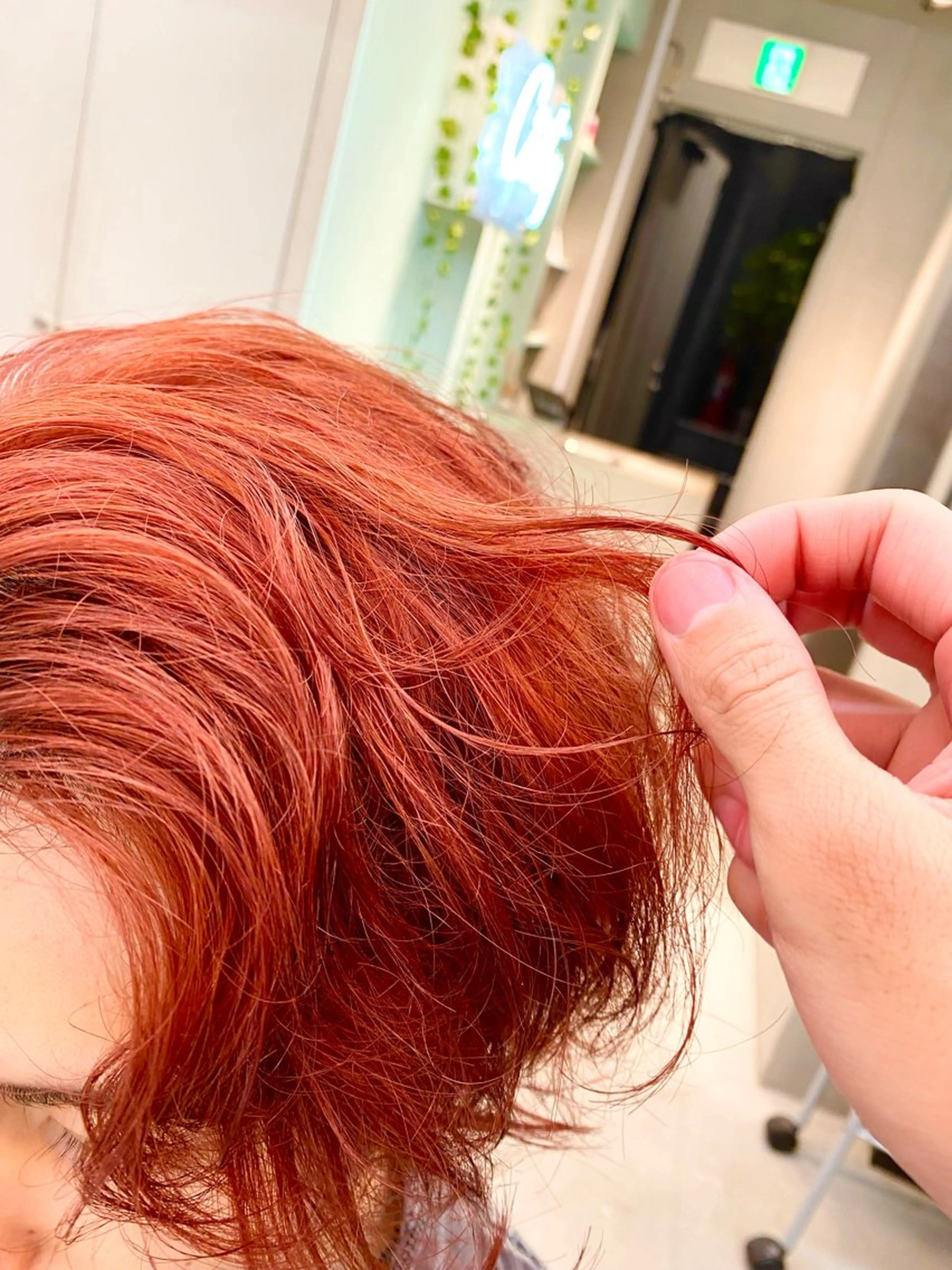 ショート カラー ブリーチ レッドカラー カット ヘアカラー トリートメント ✨髪質改善職人✨ デザインカラー/若林のヘアスタイル