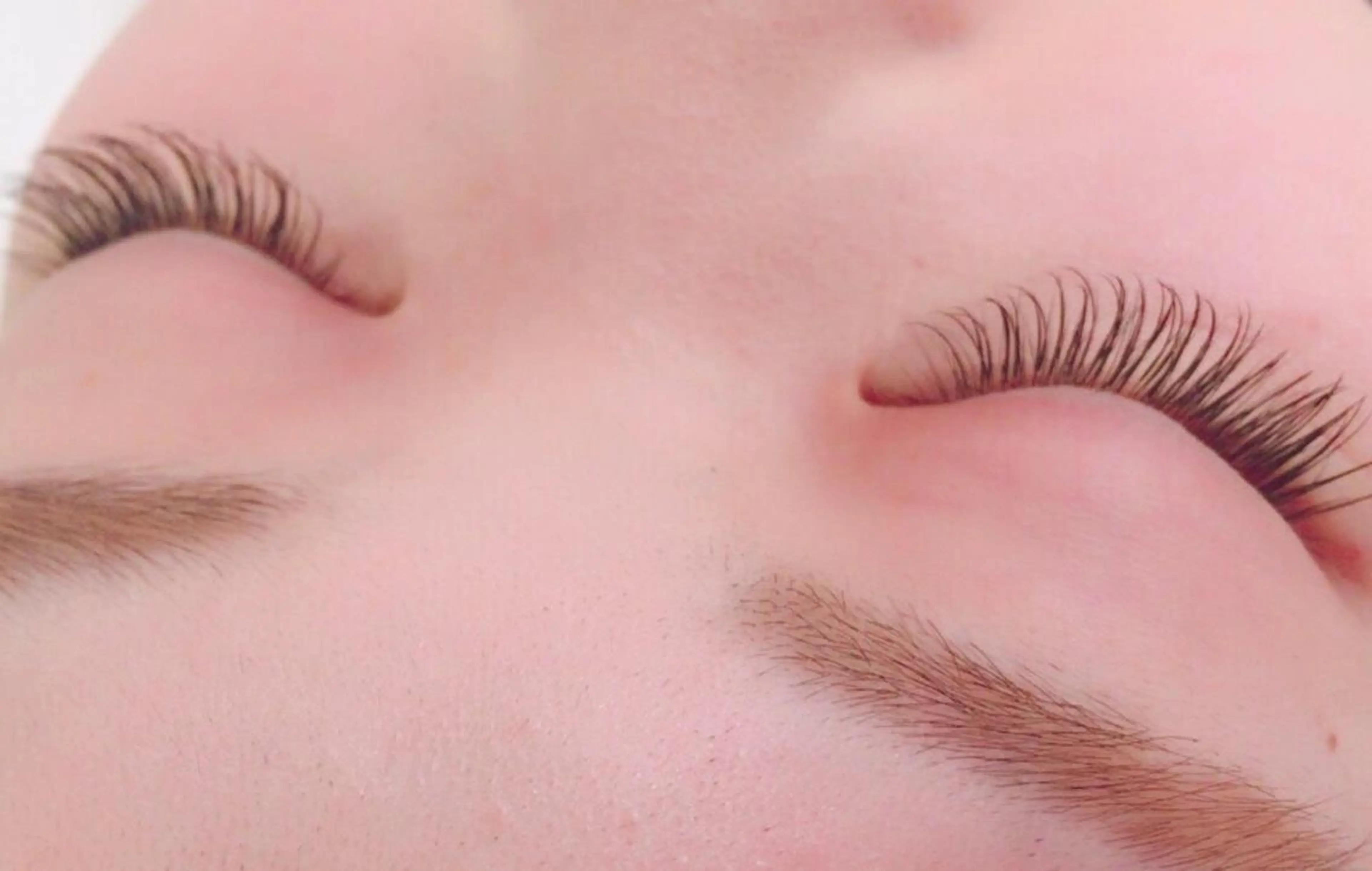 マツエク・マツパ 菅野 美咲のヘアスタイル