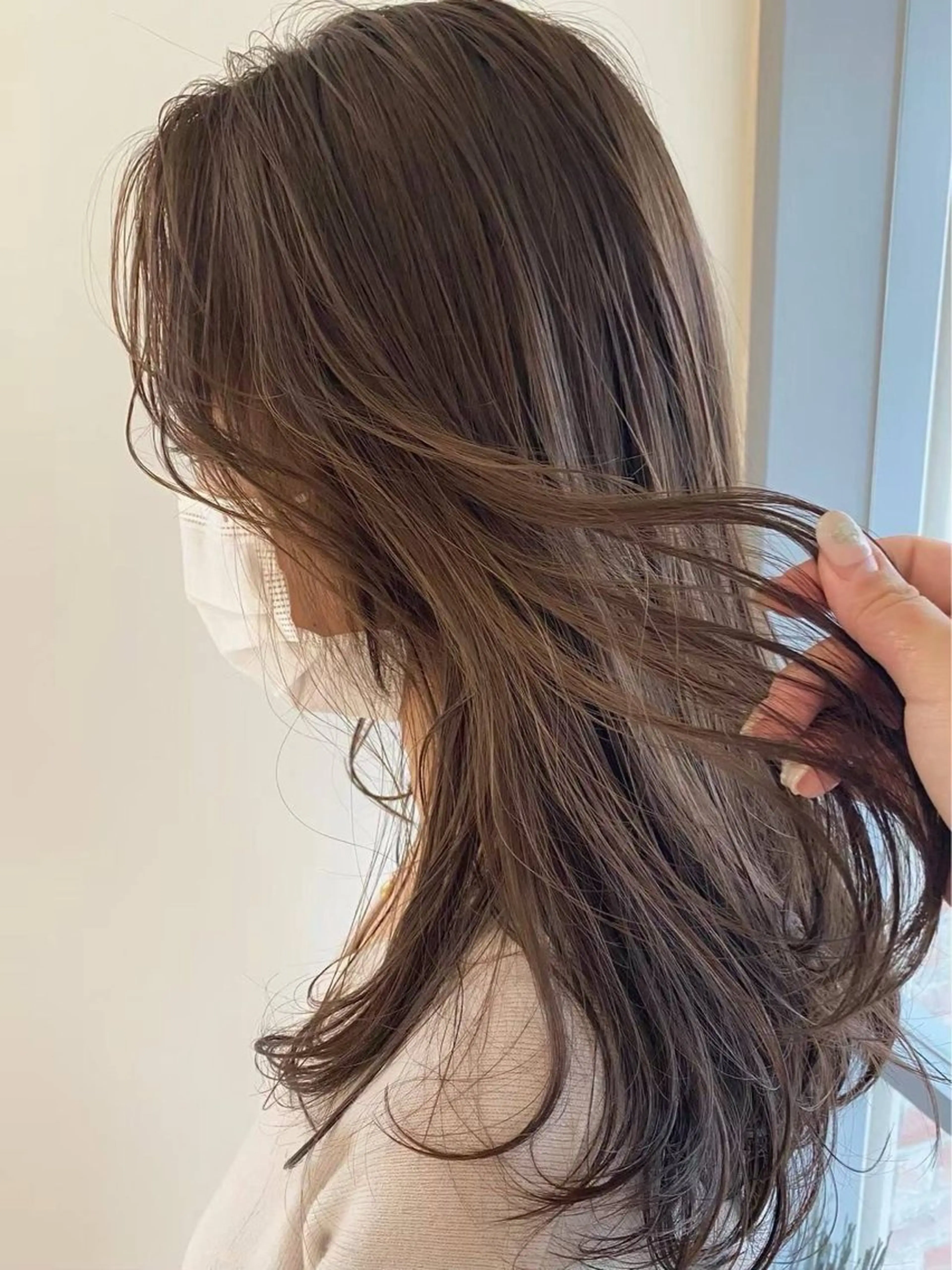 セミロング カラー 和泉田 真白のヘアスタイル
