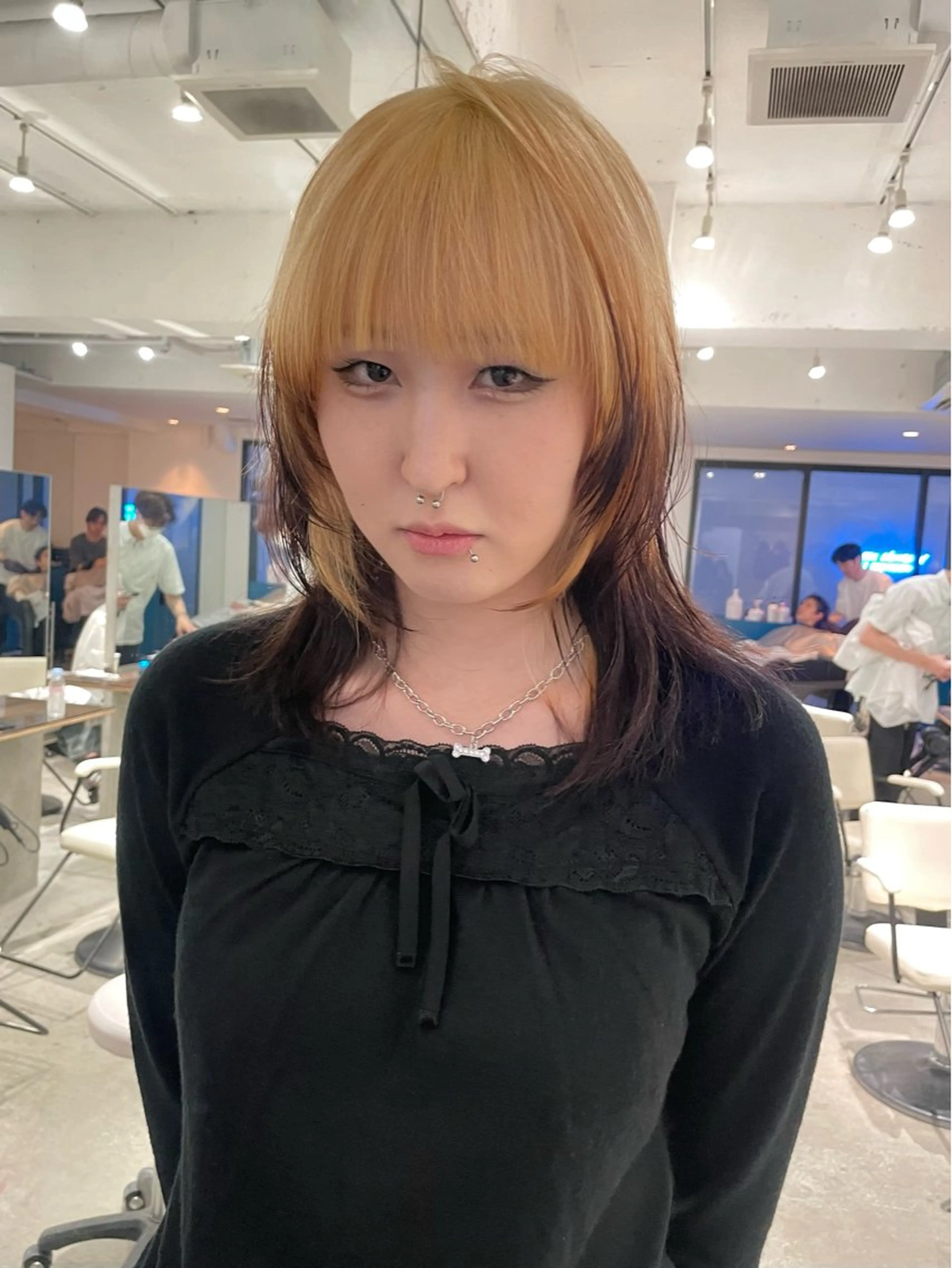 ミディアム カラー デザインカラー レイヤーカット ウルフカット ヘアカラー トリートメント スパイラルパーマ 🌐hina⭐️のヘアスタイル
