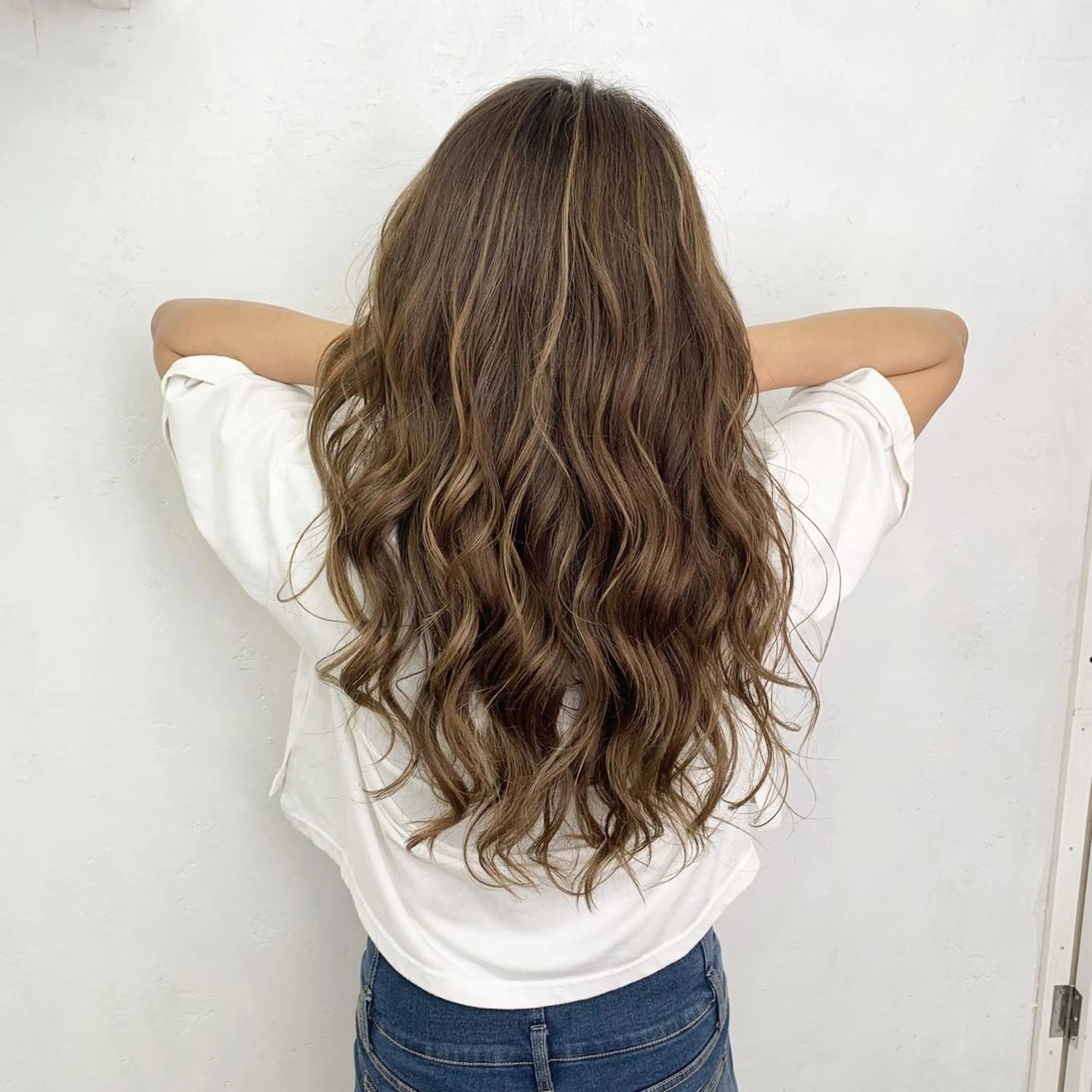 ロング カラー グレージュ ハイライトカラー ハイライト ヘアカラー TATSUYA アートディレクターのヘアスタイル