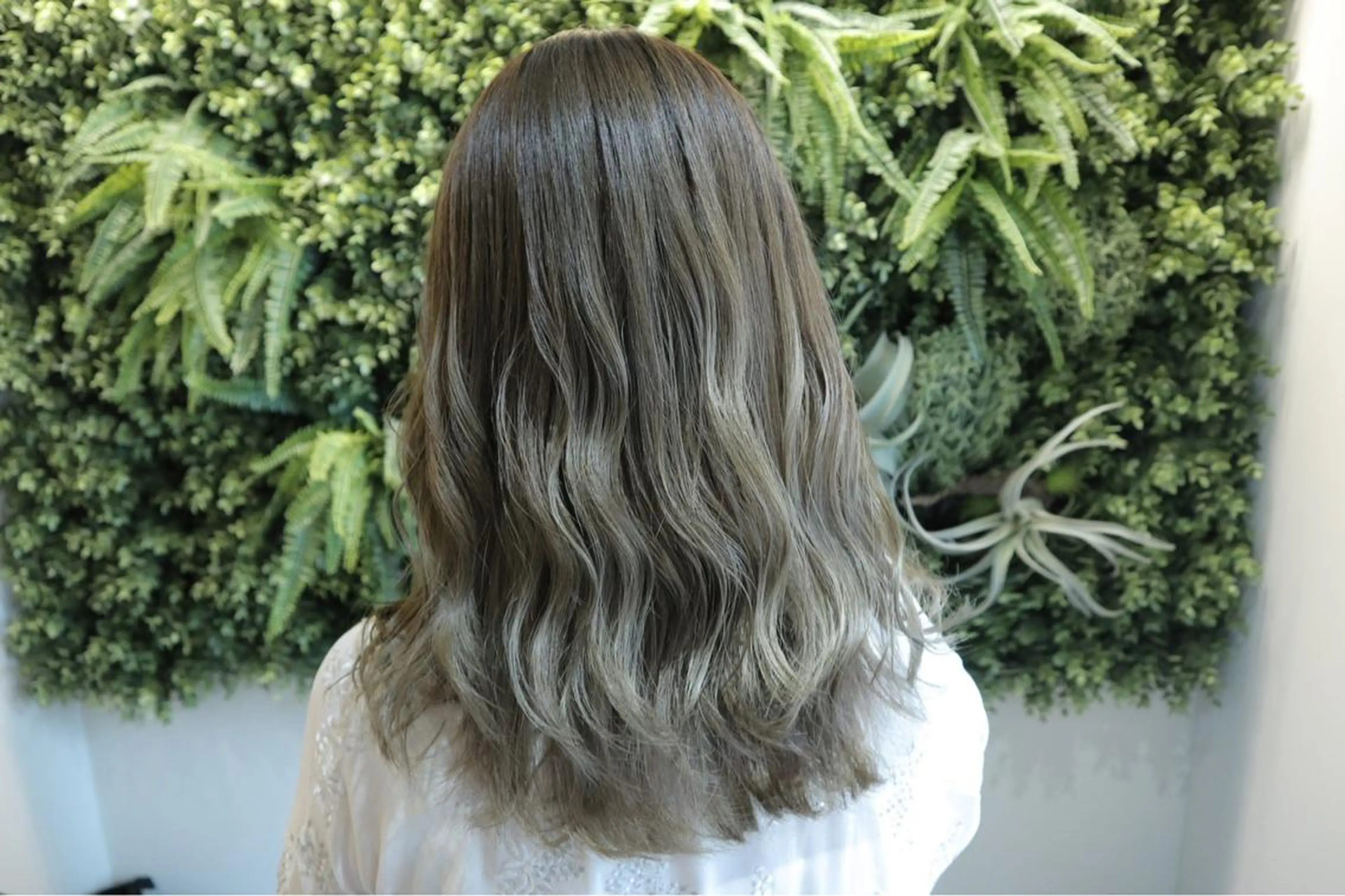 セミロング ヘアカラー 水谷 菜央のヘアスタイル