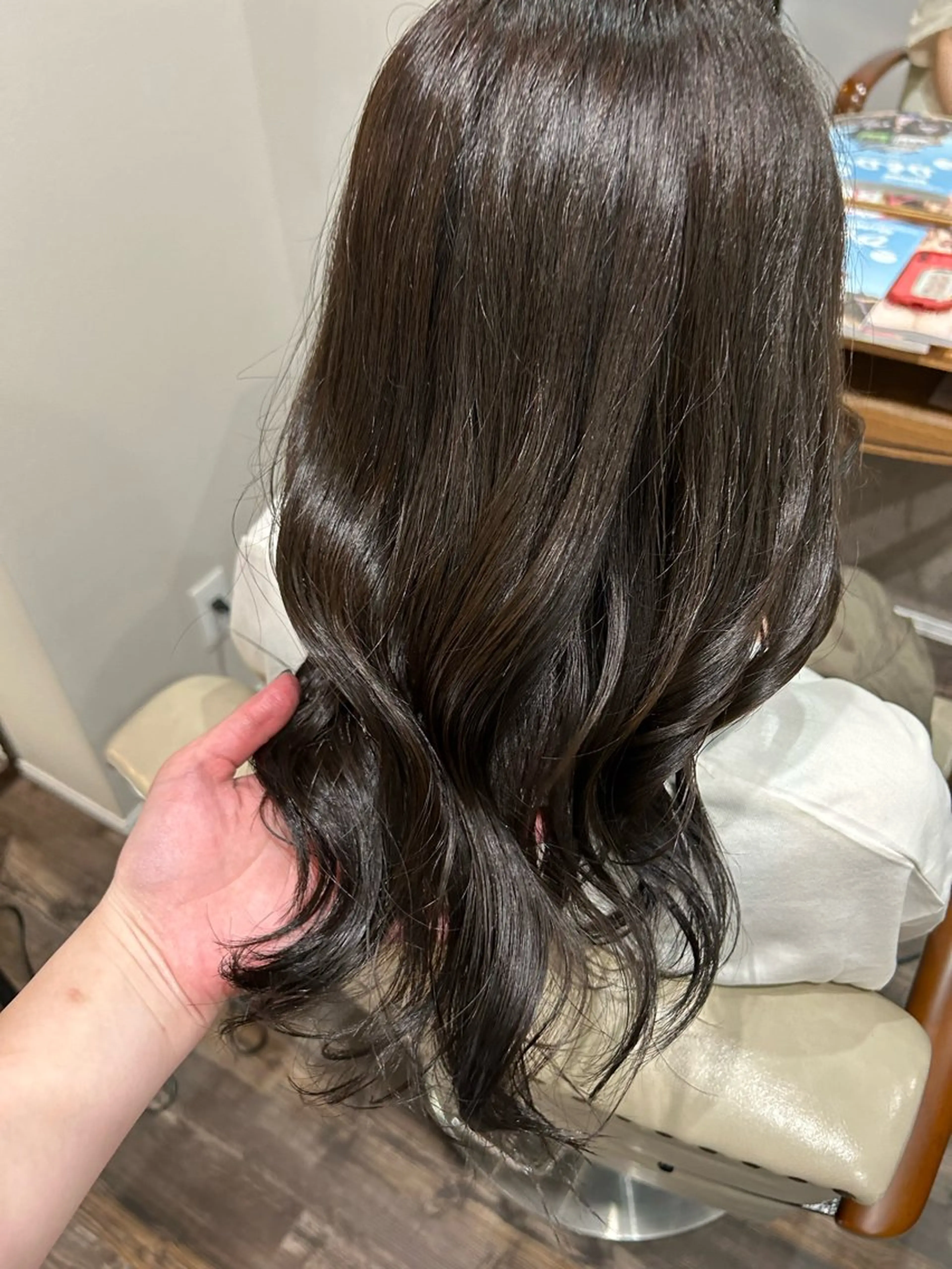 カラー グレージュ 今野 詩音のヘアスタイル
