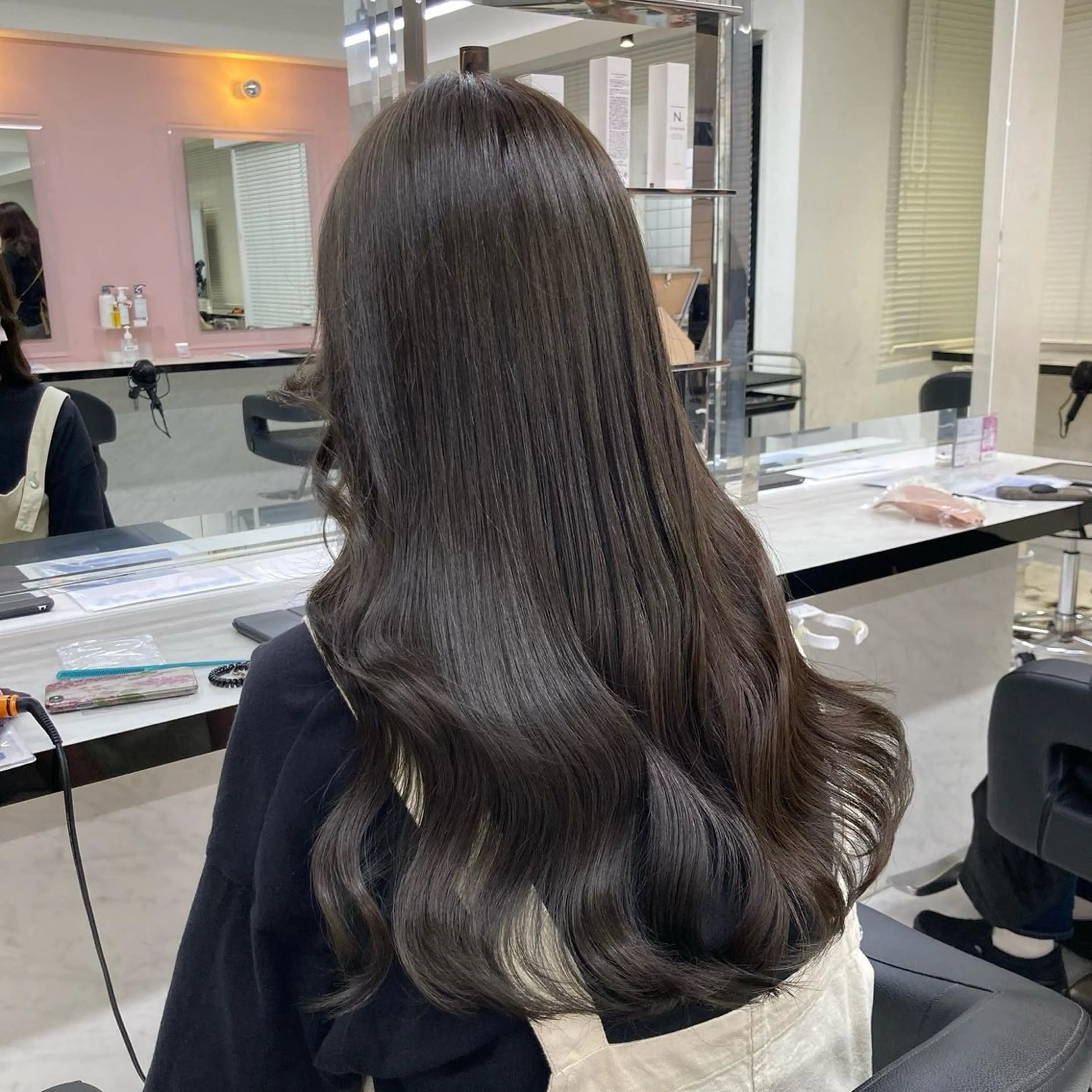 ロング カラー カット ヘアカラー トリートメント ヘッドスパ ヘアセット ❤️赤み消し 上品カラー❤️のヘアスタイル