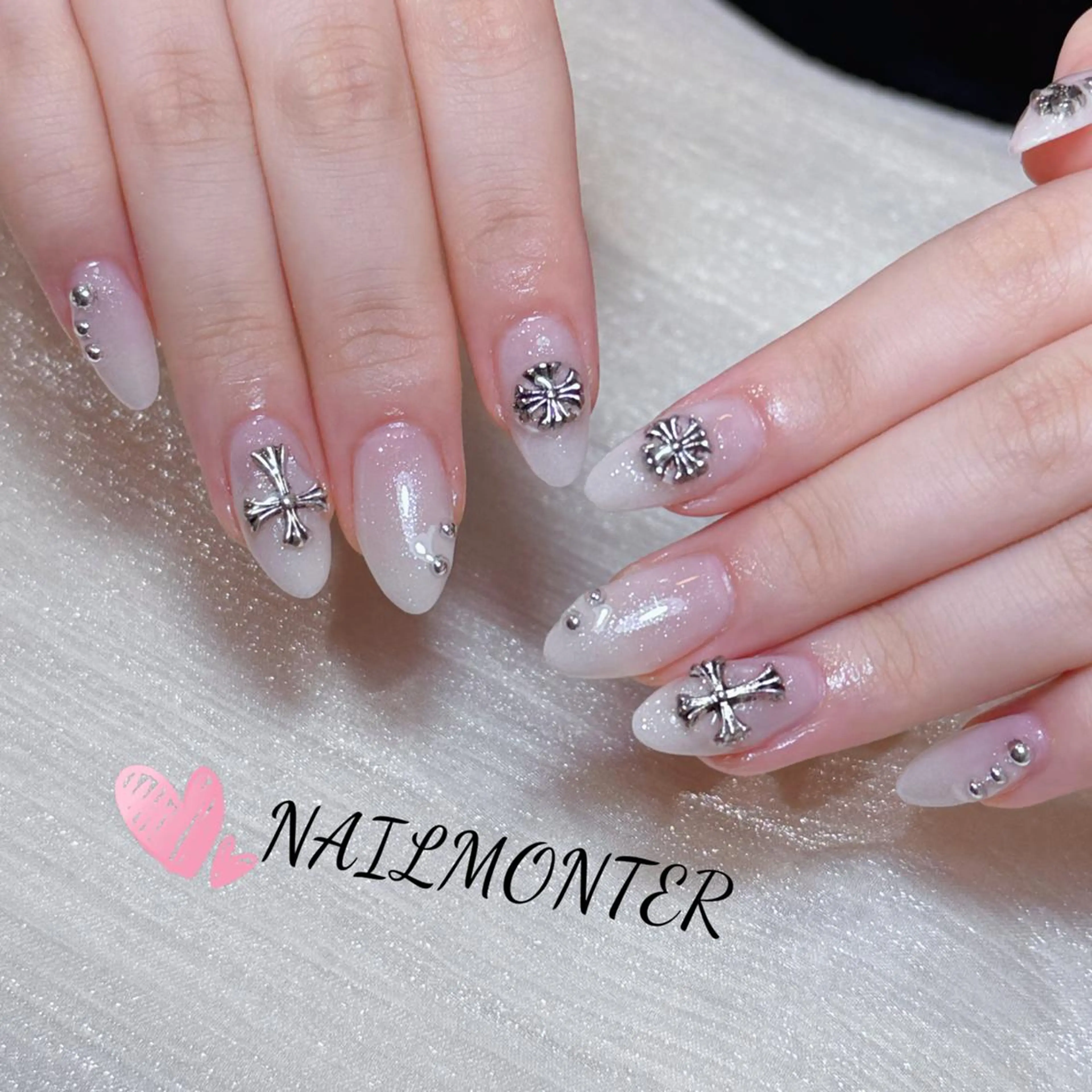 ネイル アートネイル オーロラネイル ガーリー キラキラネイル 韓国ネイル ハンドネイル ハンドケア AYU_ Monster🎀のネイルデザイン