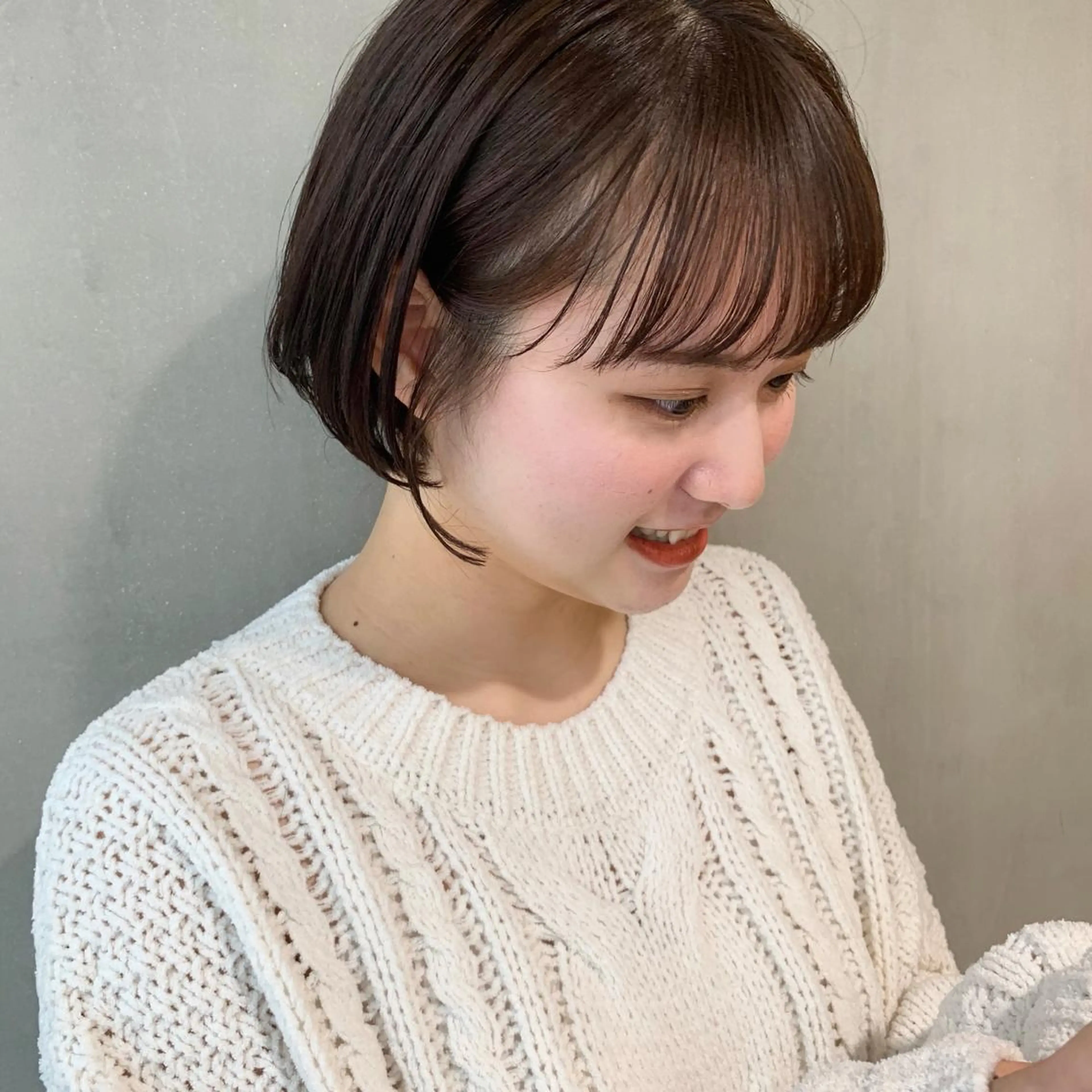 ショート カラー 丸みショート シースルーバング ショートヘア SALOWIN梅田茶屋町店所属・ウルフレイヤーカット /チヒロのヘアスタイル