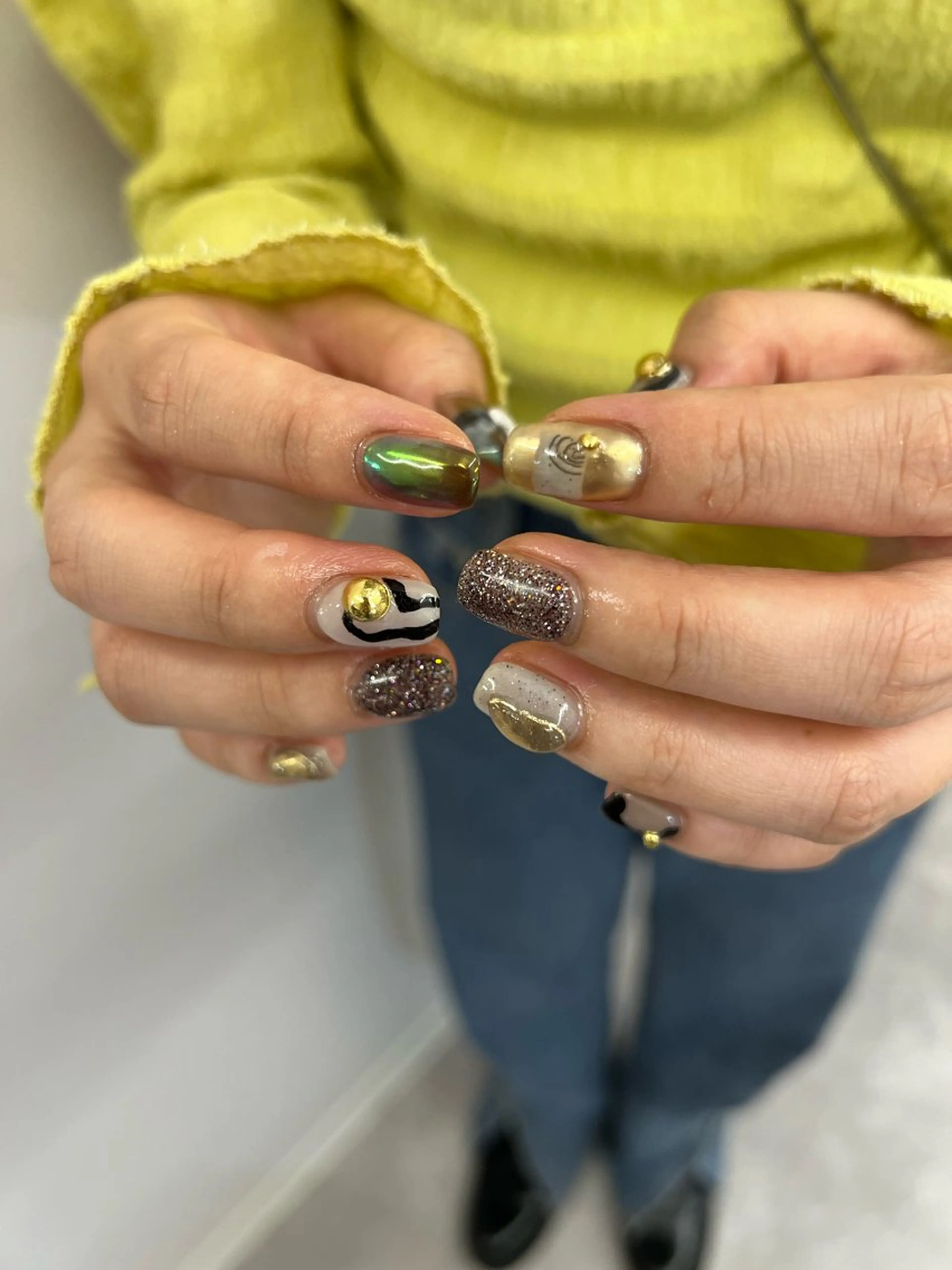 ネイル ブラウン ジェルネイル ゴールド グリーン マグネットネイル Bana_ Nailのネイルデザイン