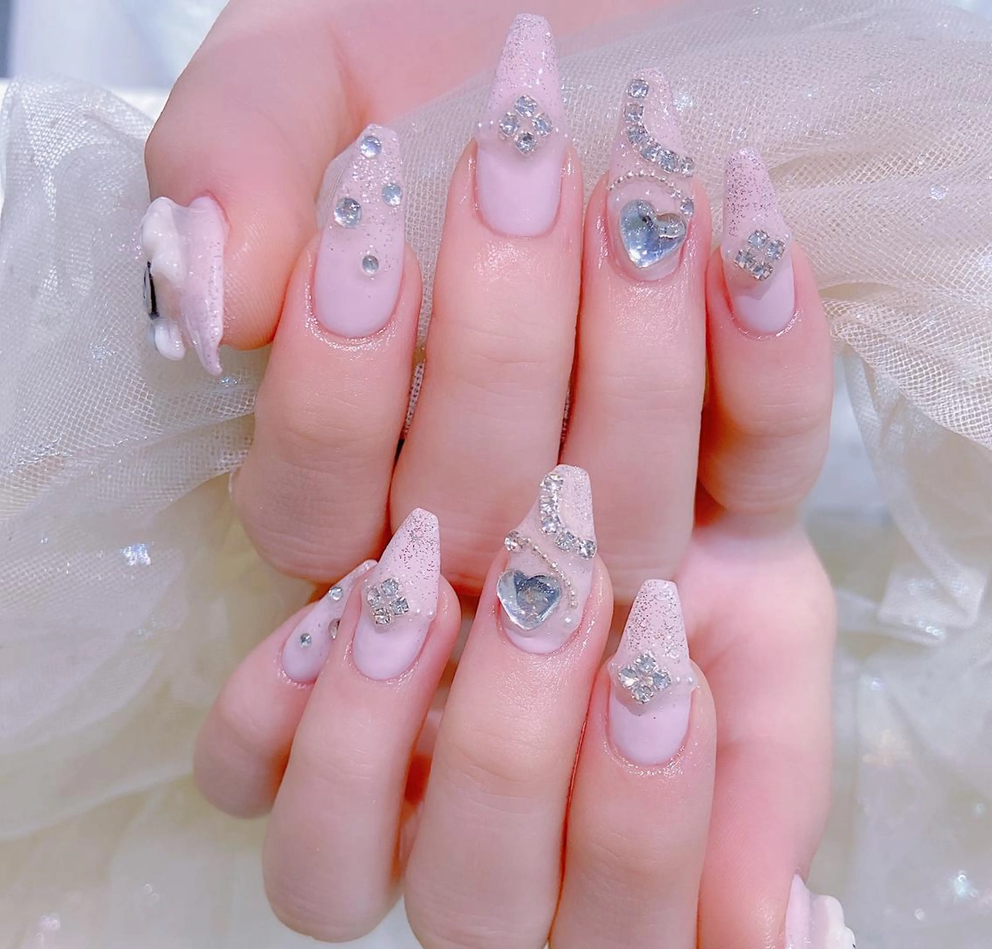 ネイル アートネイル 長さ出し ネイルチップ Queens テイのネイルデザイン