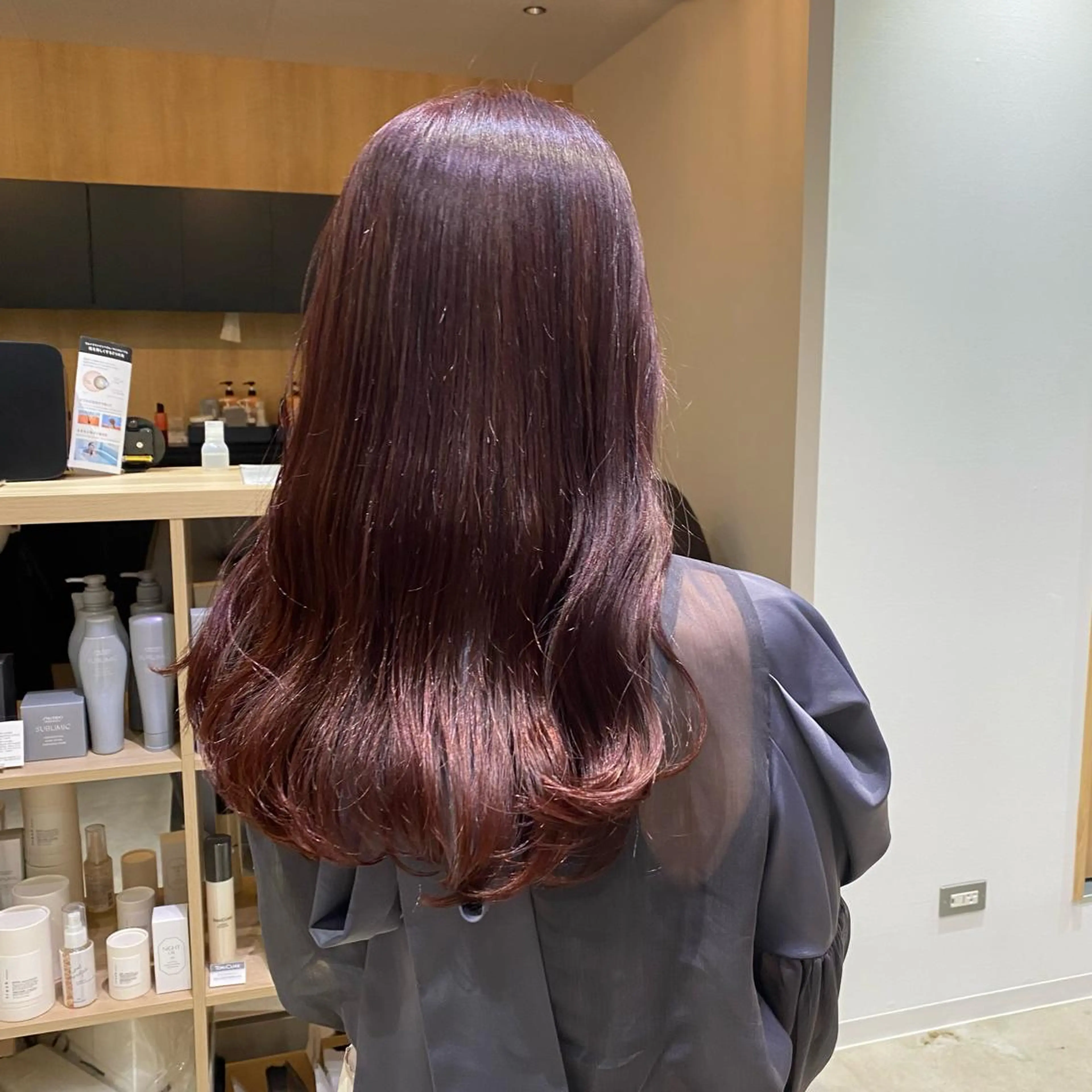 ロング fumi🪞血色感 アップ艶カラーのヘアスタイル