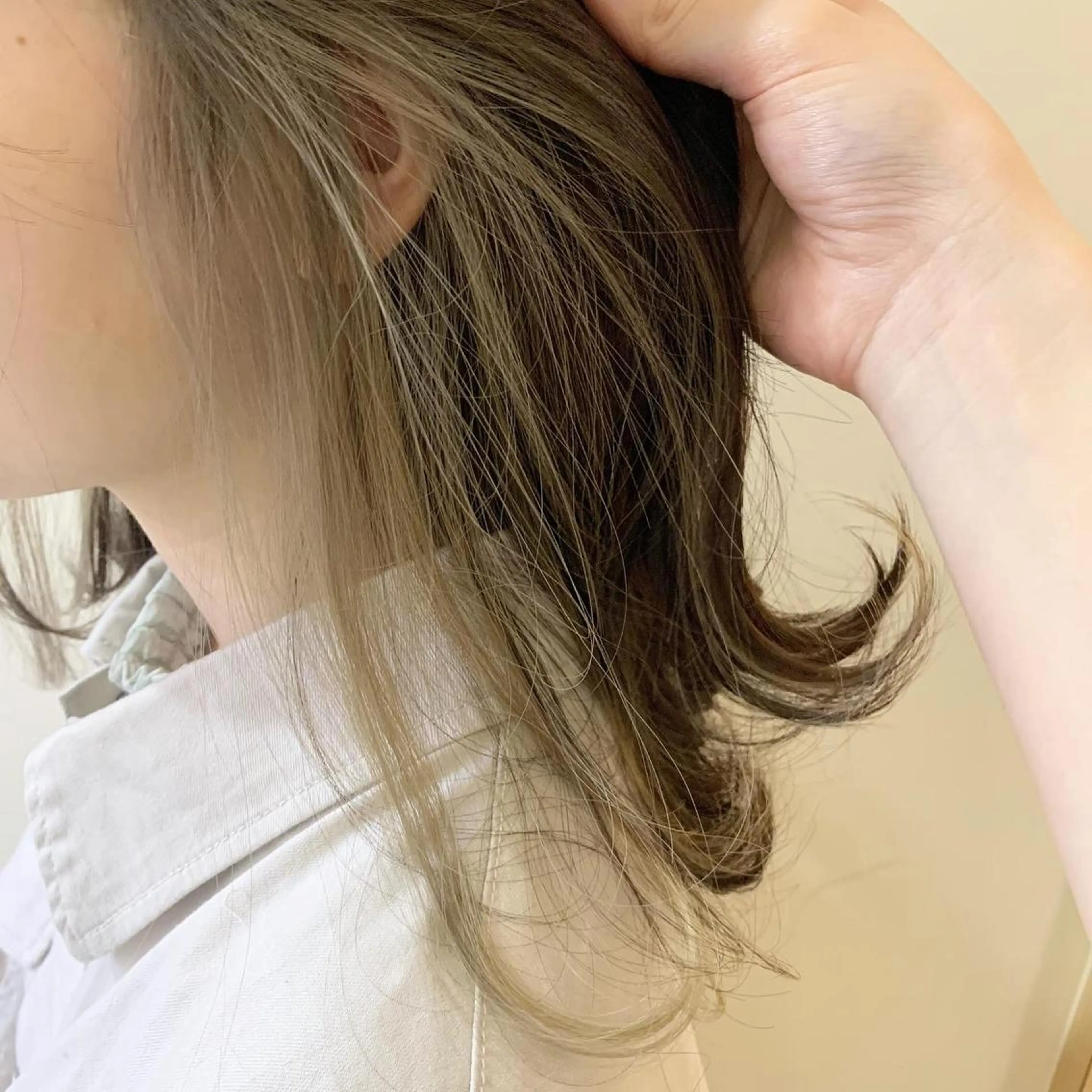 カラー ベージュカラー 染矢 優希のヘアスタイル