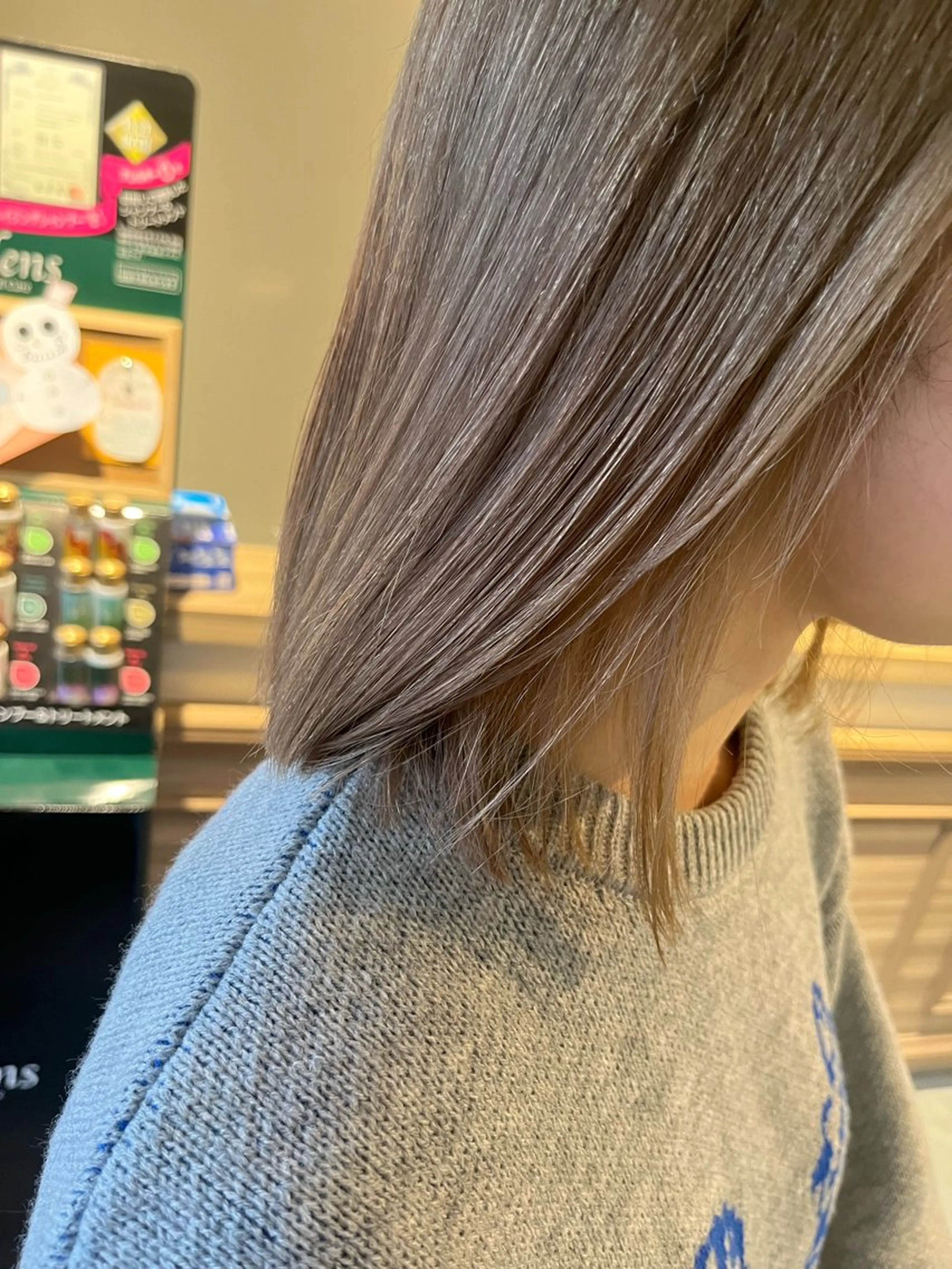 ショート カラー ベージュカラー ハイトーンカラー ヘアカラー トリートメント 川越 輝梨奈のヘアスタイル