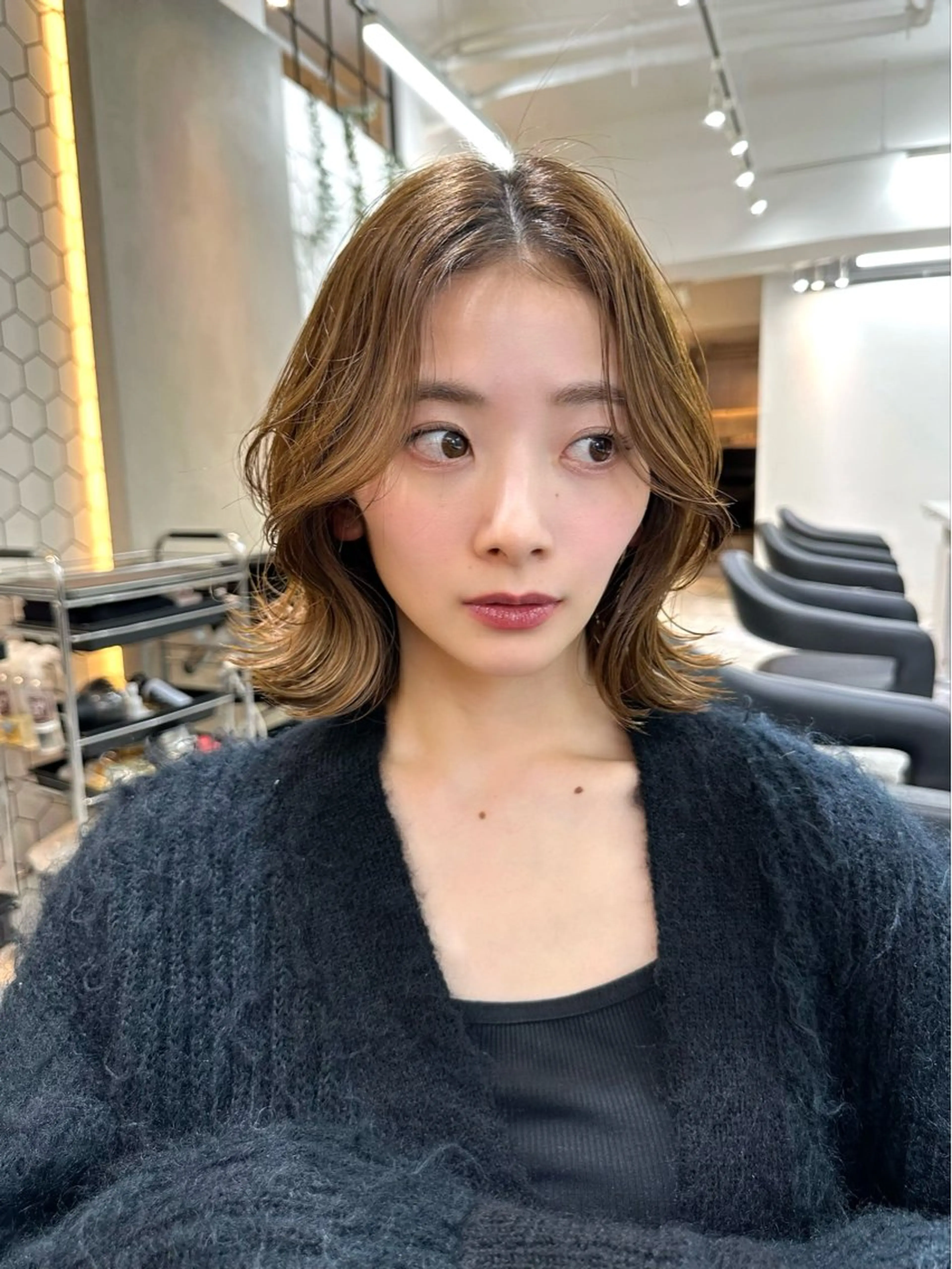 ミディアム カラー カット ヘアカラー トリートメント レイヤー オリーブ/ グレージュ/添田晃基のヘアスタイル