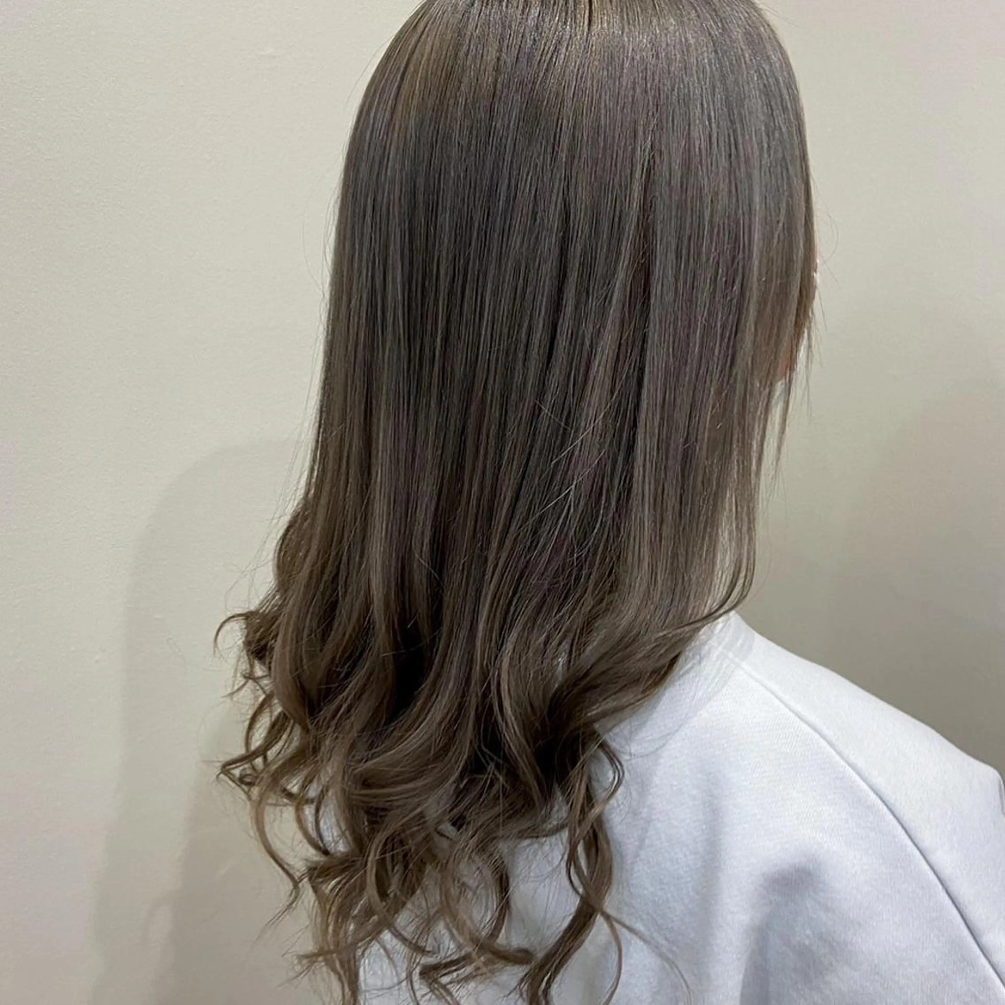 セミロング カラー ヘアアレンジ ヘアカラー トリートメント mugelca e'n所属・ワタナベ リリコのヘアスタイル