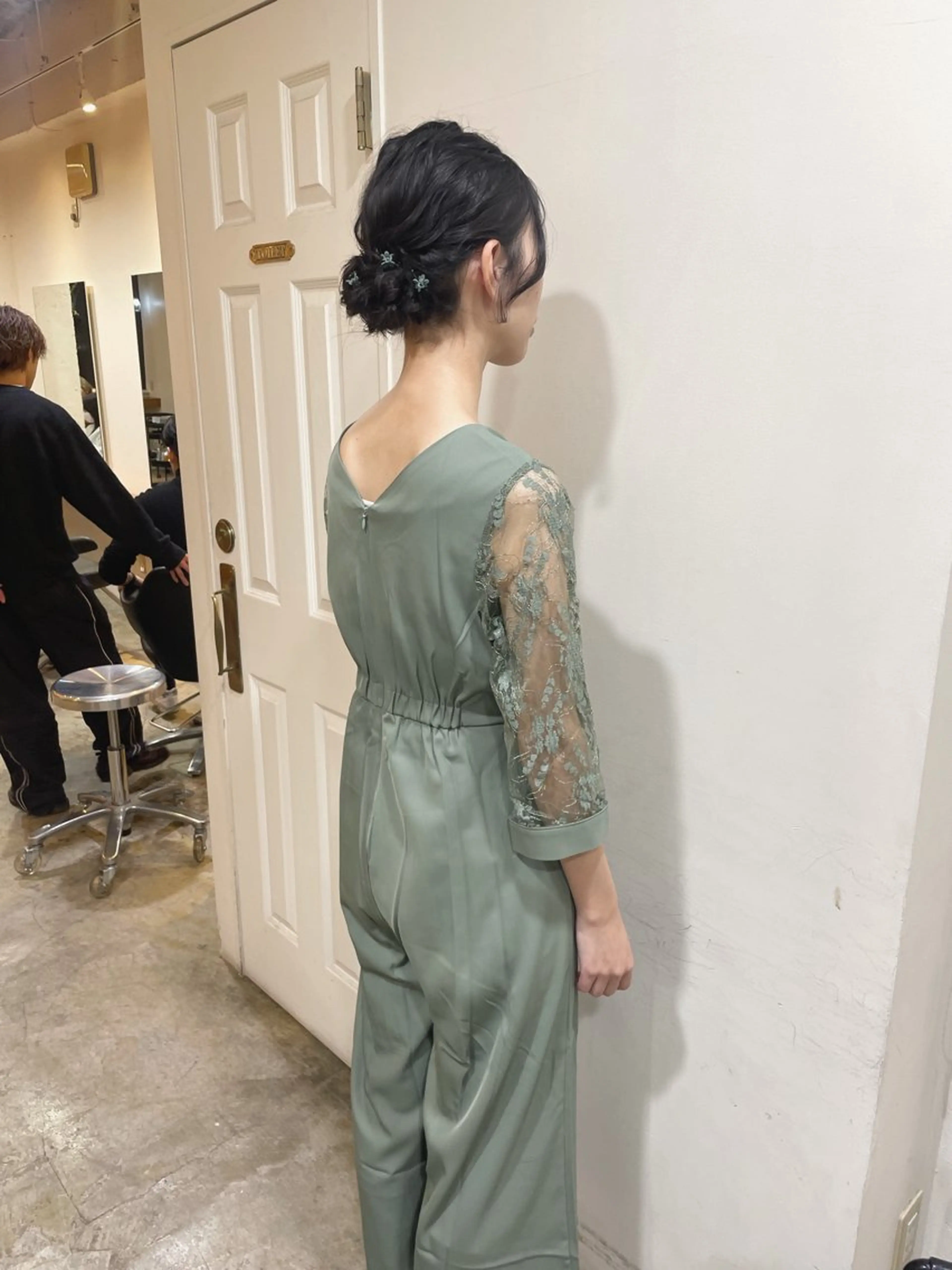 ミディアム ヘアアレンジ ボブ ヘアセット MIOベージュカラー 柔らかいカラーのヘアスタイル