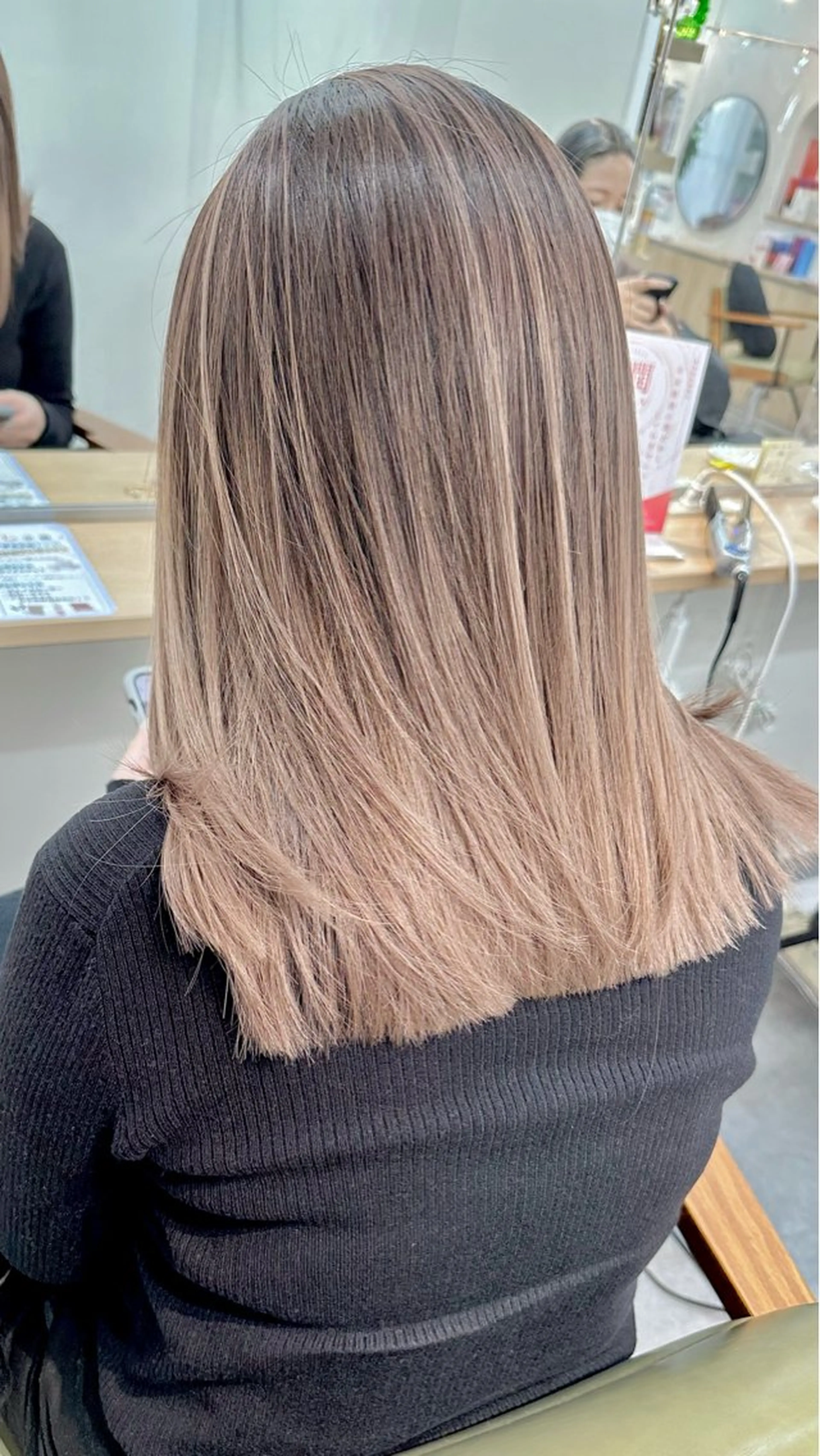 セミロング カラー バレイヤージュ レイヤーカット ヘアカラー トリートメント ヘアセット 💘カラー特化美容師 尾崎拓己のヘアスタイル