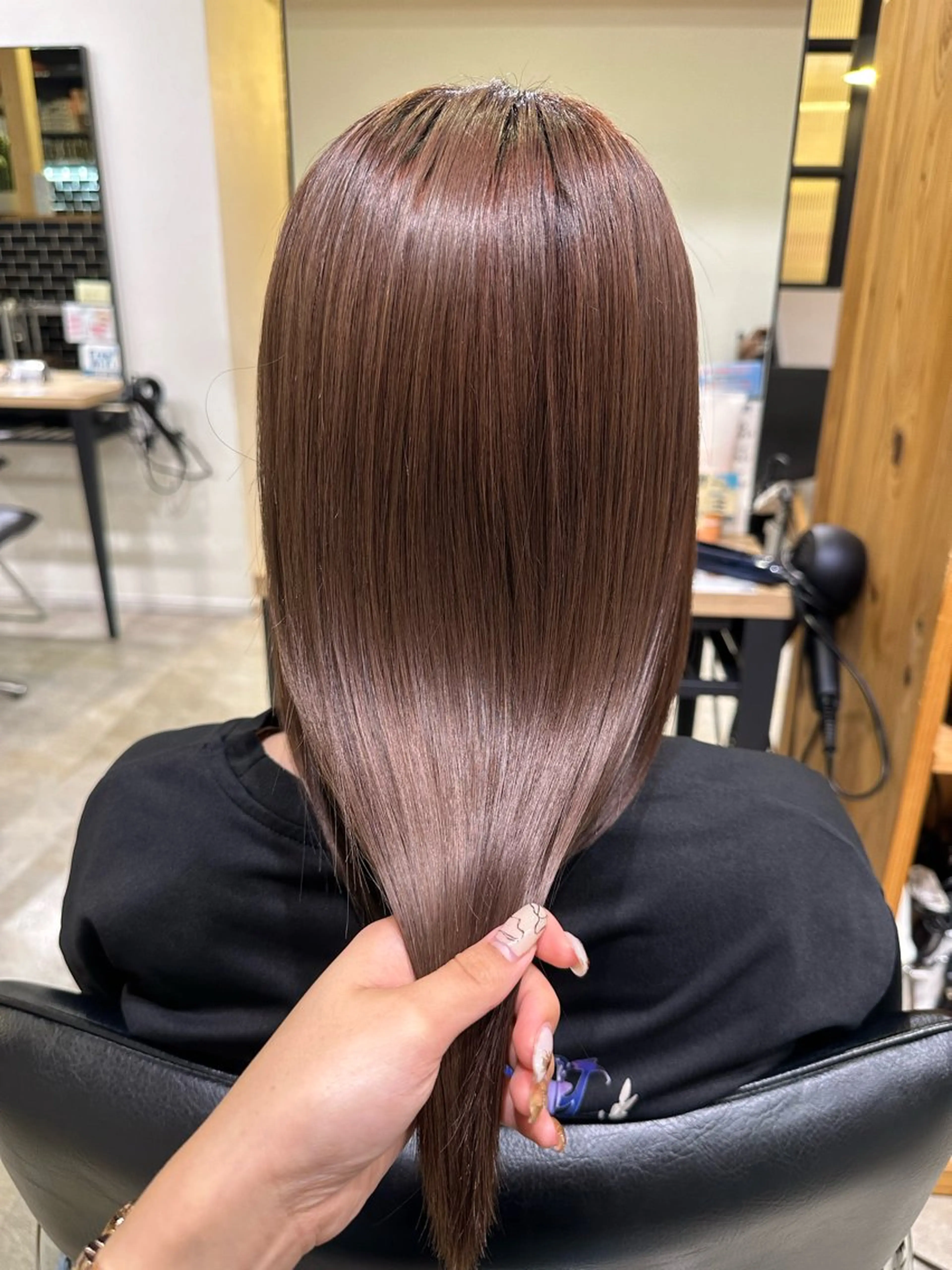 セミロング カラー ブラウンカラー カット ヘアカラー トリートメント 伊藤 旭華のヘアスタイル