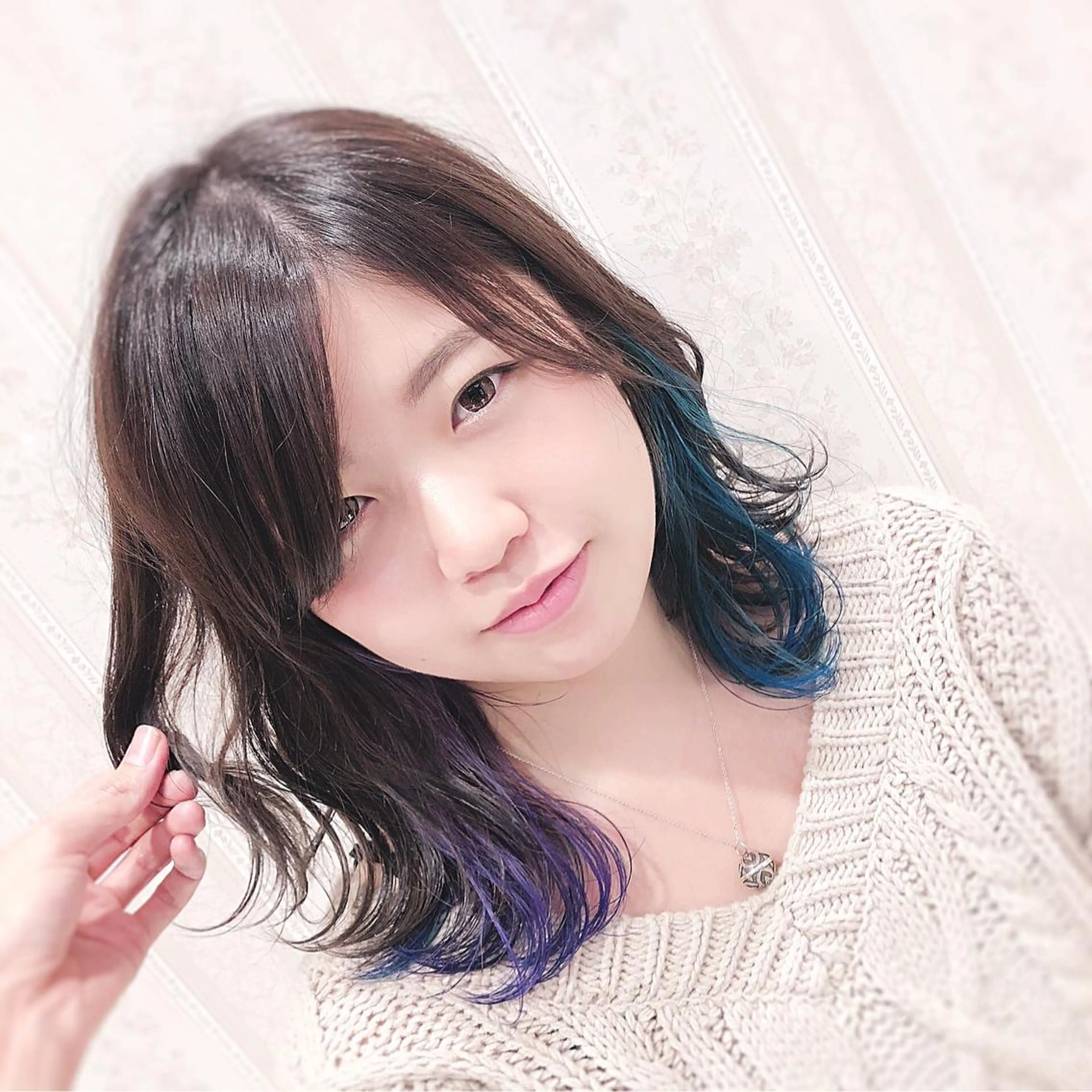 ミディアム カラー ブルーカラー インナーカラー パープルカラー ヘアカラー トリートメント 名畑 裕貴のヘアスタイル