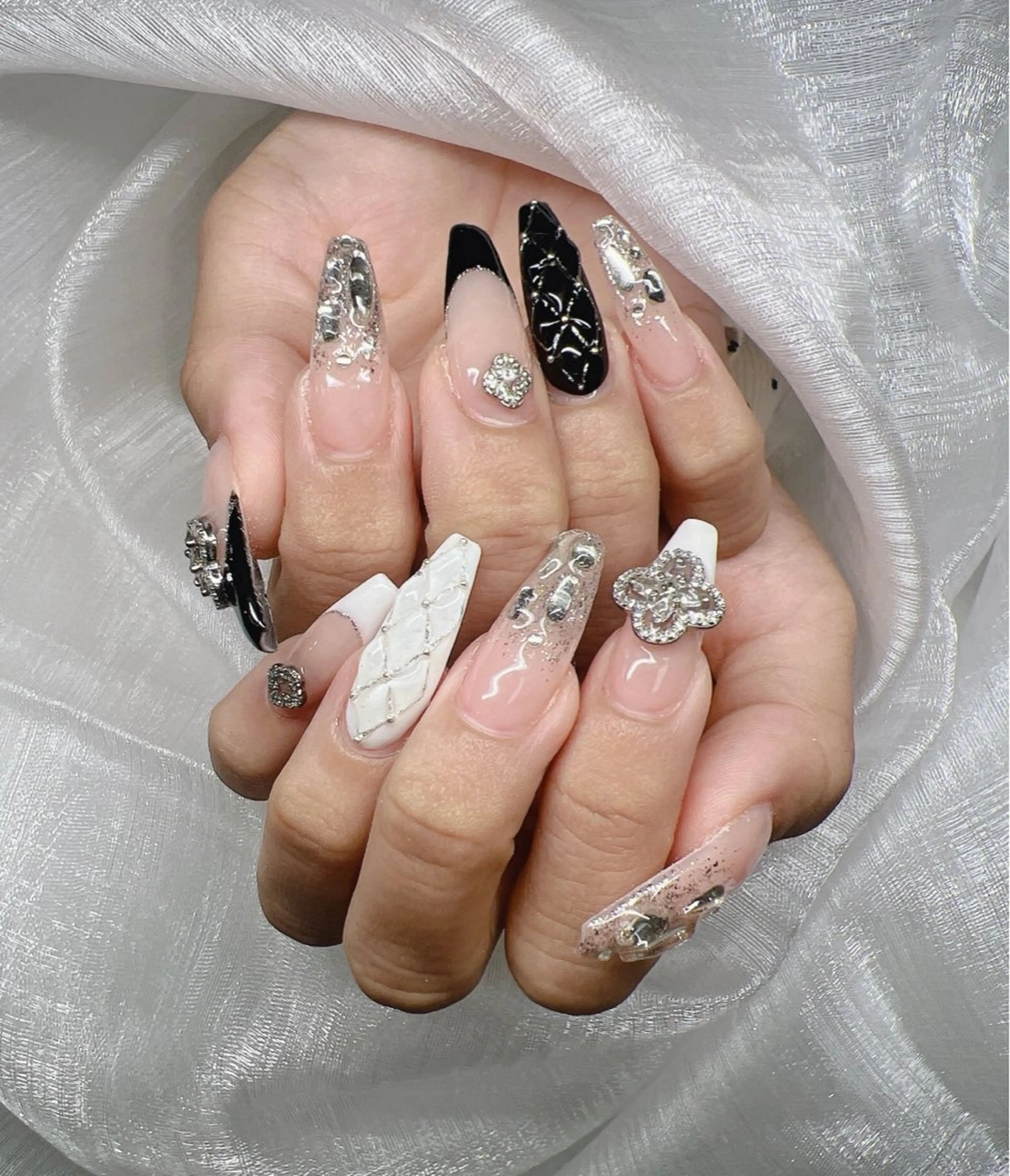 ネイル 長さ出し グラデーション キラキラネイル マグネットネイル ニュアンスネイル ハンドネイル Lee Nails チップ長さだし専門店のネイルデザイン