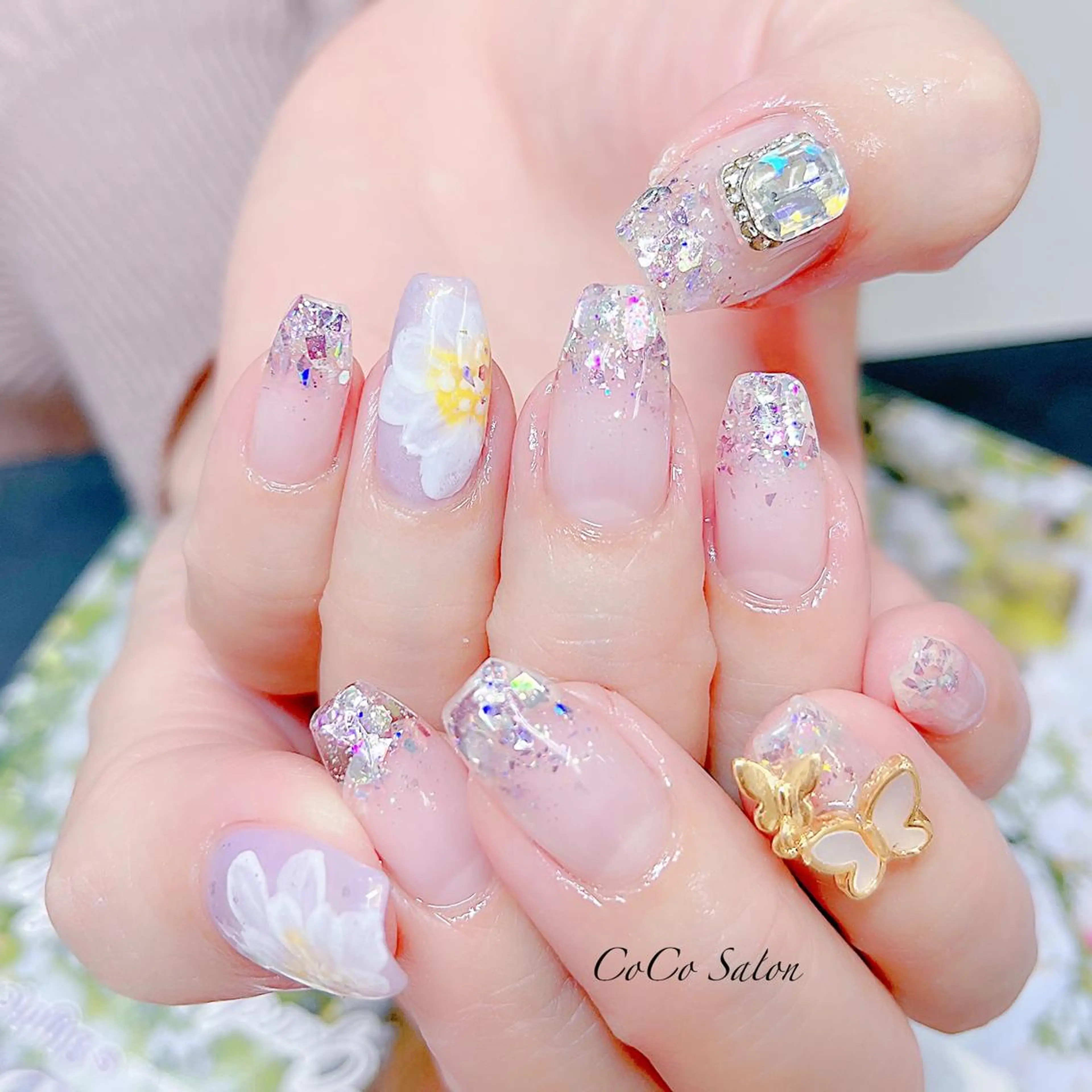 ネイル 長さ出し フラワーネイル ジェルネイル グラデーション ホログラムネイル ハンドネイル CoCoSalon ネイル/まつ毛予約のネイルデザイン