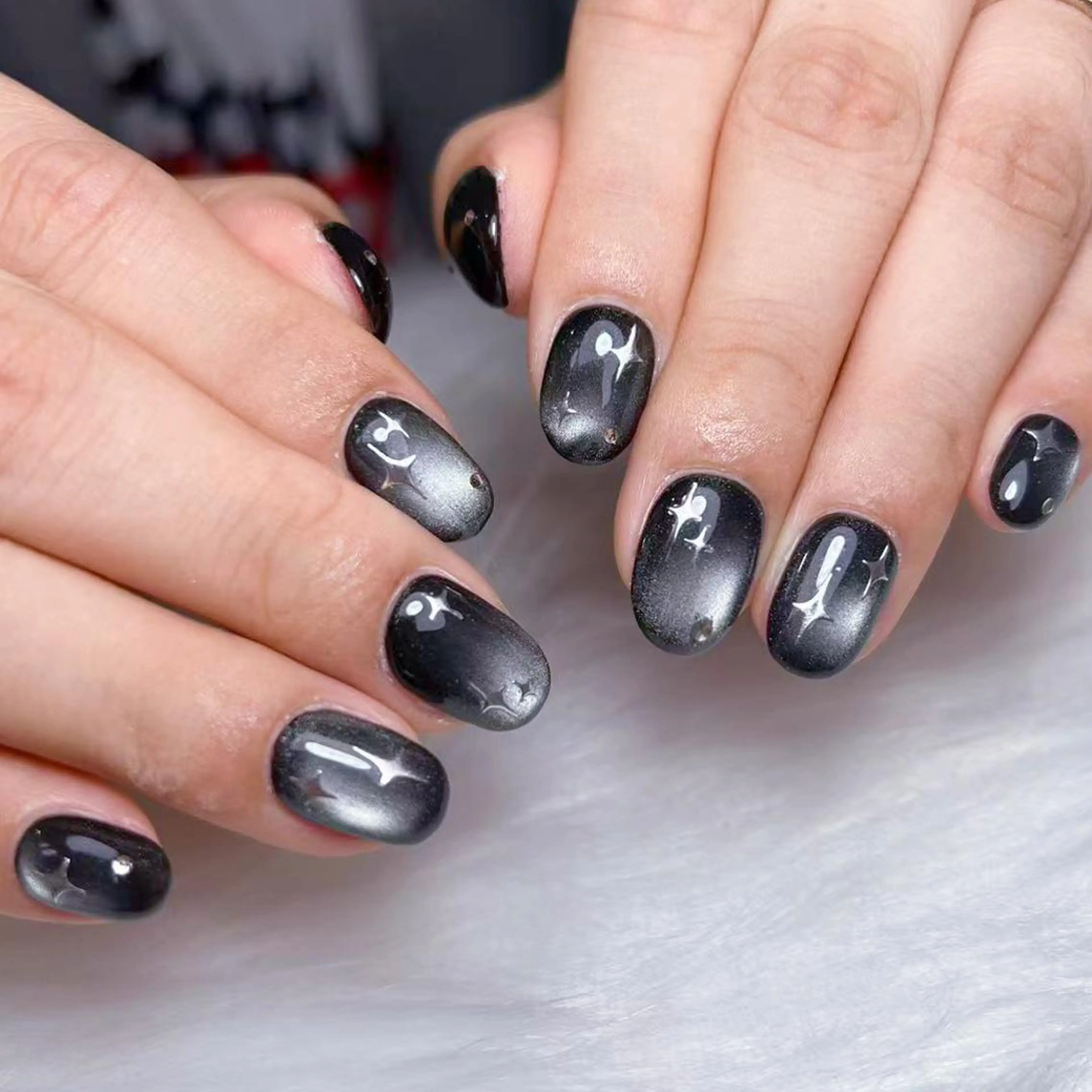 ネイル アートネイル オーロラネイル ガーリー キラキラネイル 韓国ネイル ハンドネイル YOYO 💅のネイルデザイン