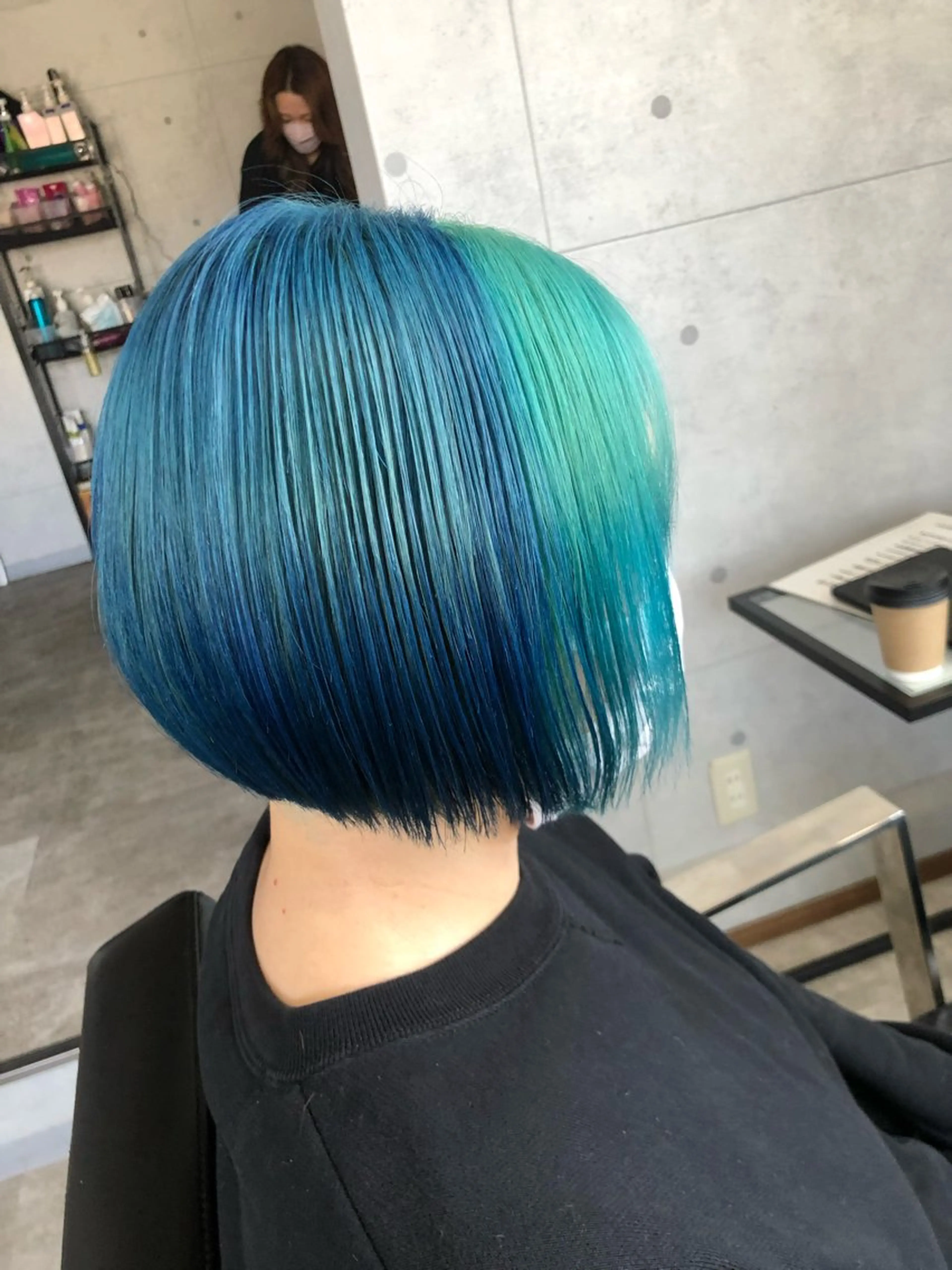 ショート ボブ くびれヘア くせ毛 切りっぱなしロブ 小顔カット カット ヘアカラー REVE所属・REVE 【外国人風カラー】のヘアスタイル