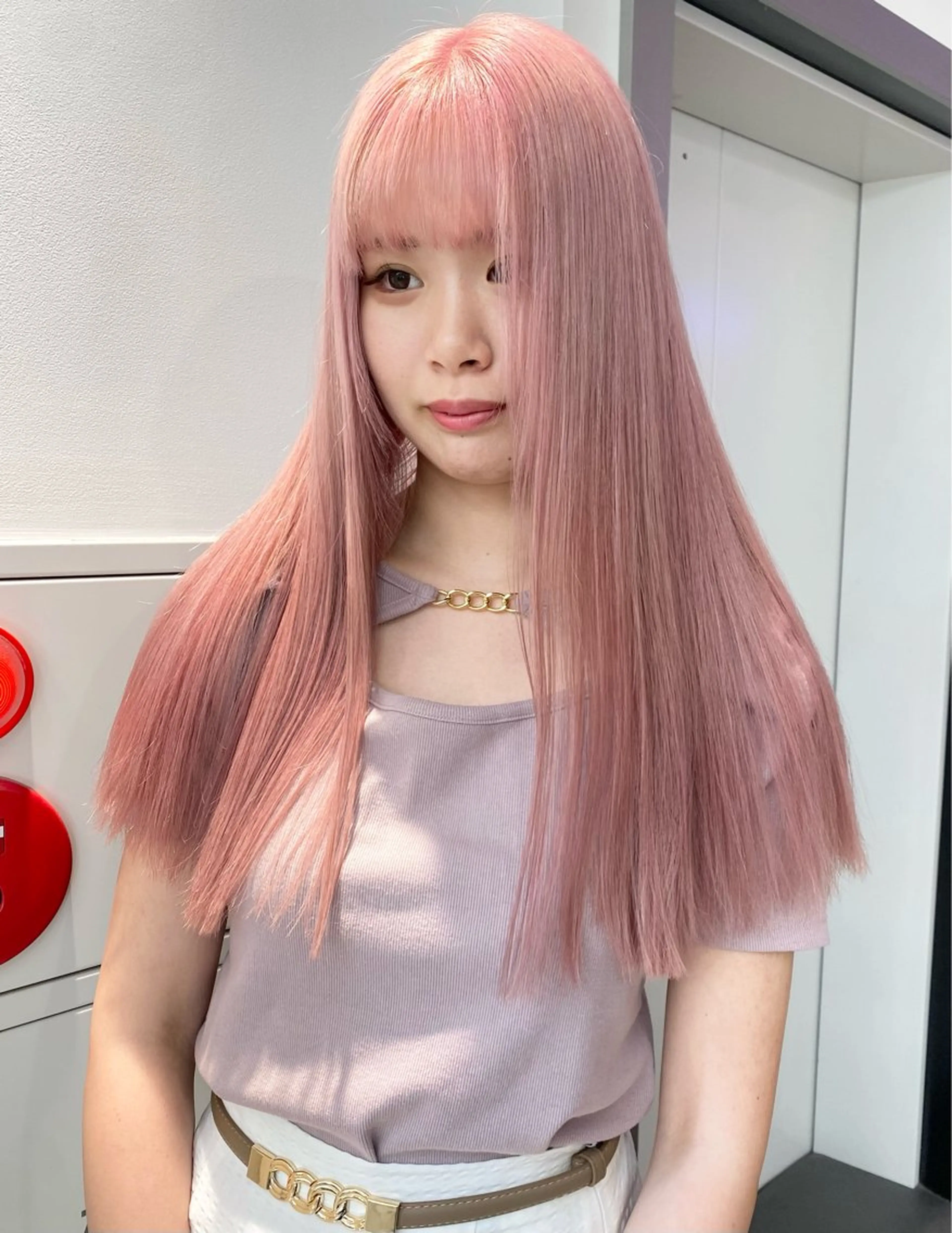 ロング カラー ヘアアレンジ ピンクカラー ホワイトピンク ヘアカラー トリートメント 🎨ハイトーン/ 切りっぱなし みつきのヘアスタイル