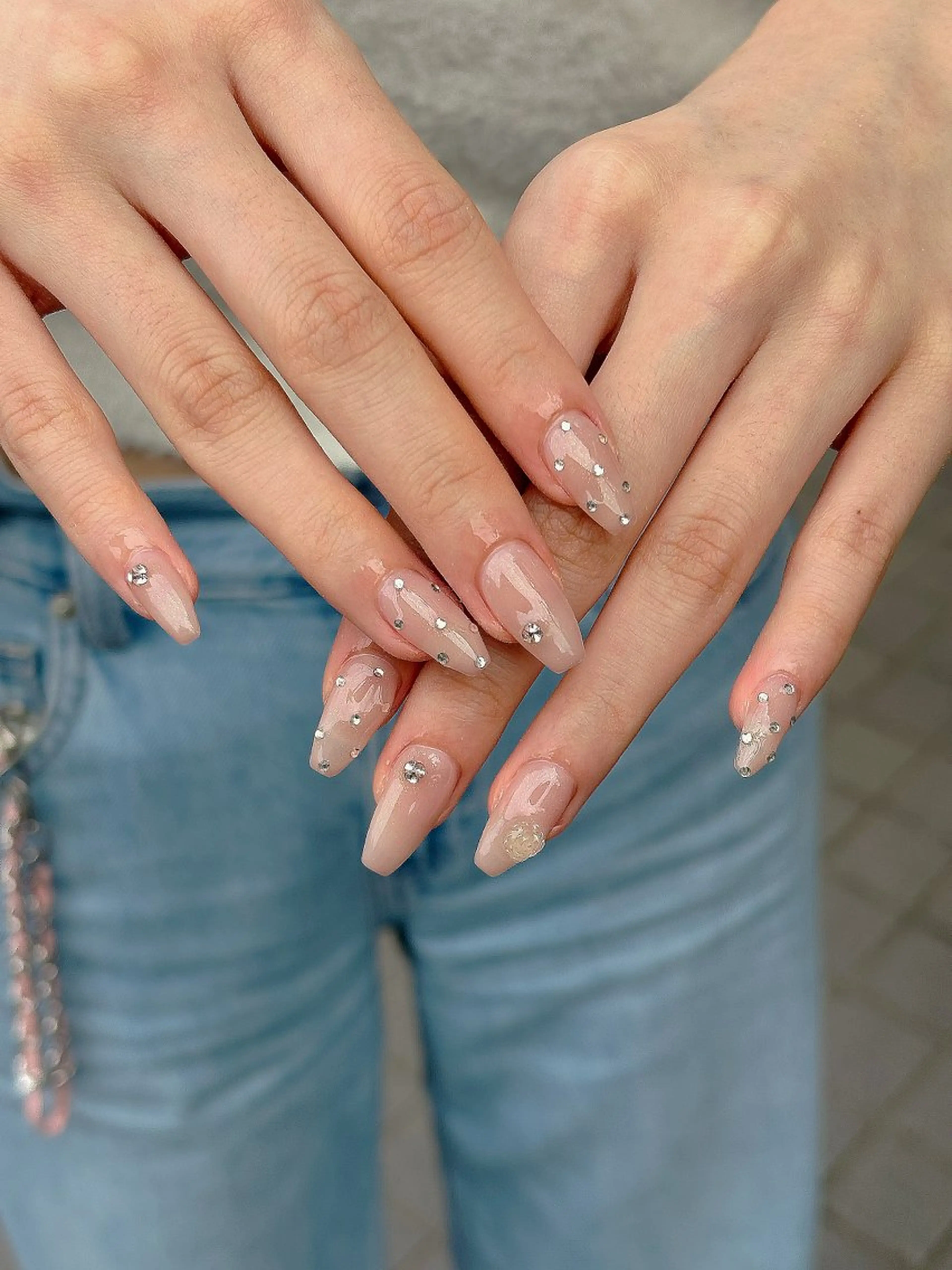 ネイル キラキラネイル ワンカラーネイル シンプルネイル ハンドネイル ハンドケア 🎀NAIL🎀 AI🪄︎︎◝✩のネイルデザイン