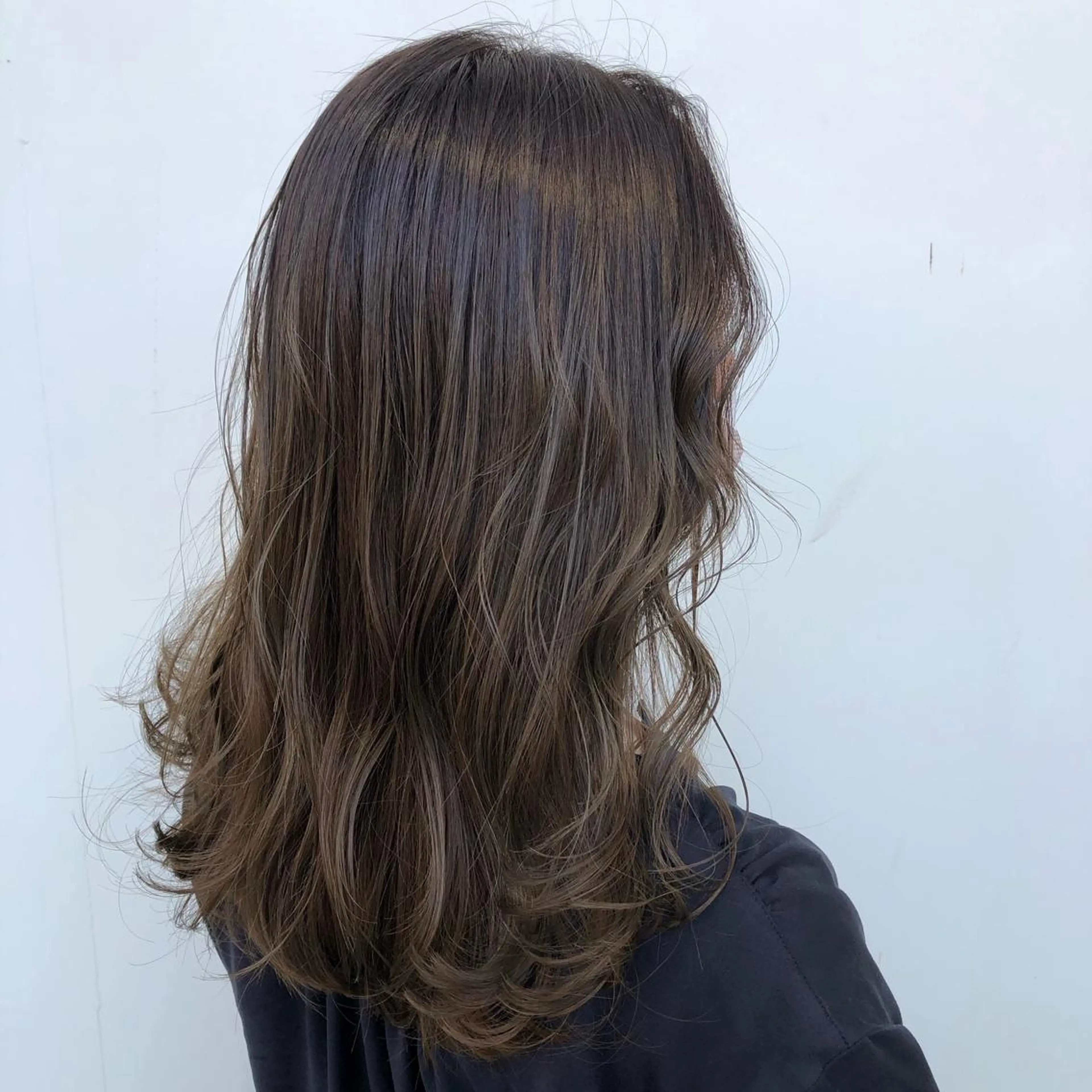 セミロング カラー カット ヘアカラー トリートメント 韓国🩵海外ヘア 宮川華奈のヘアスタイル