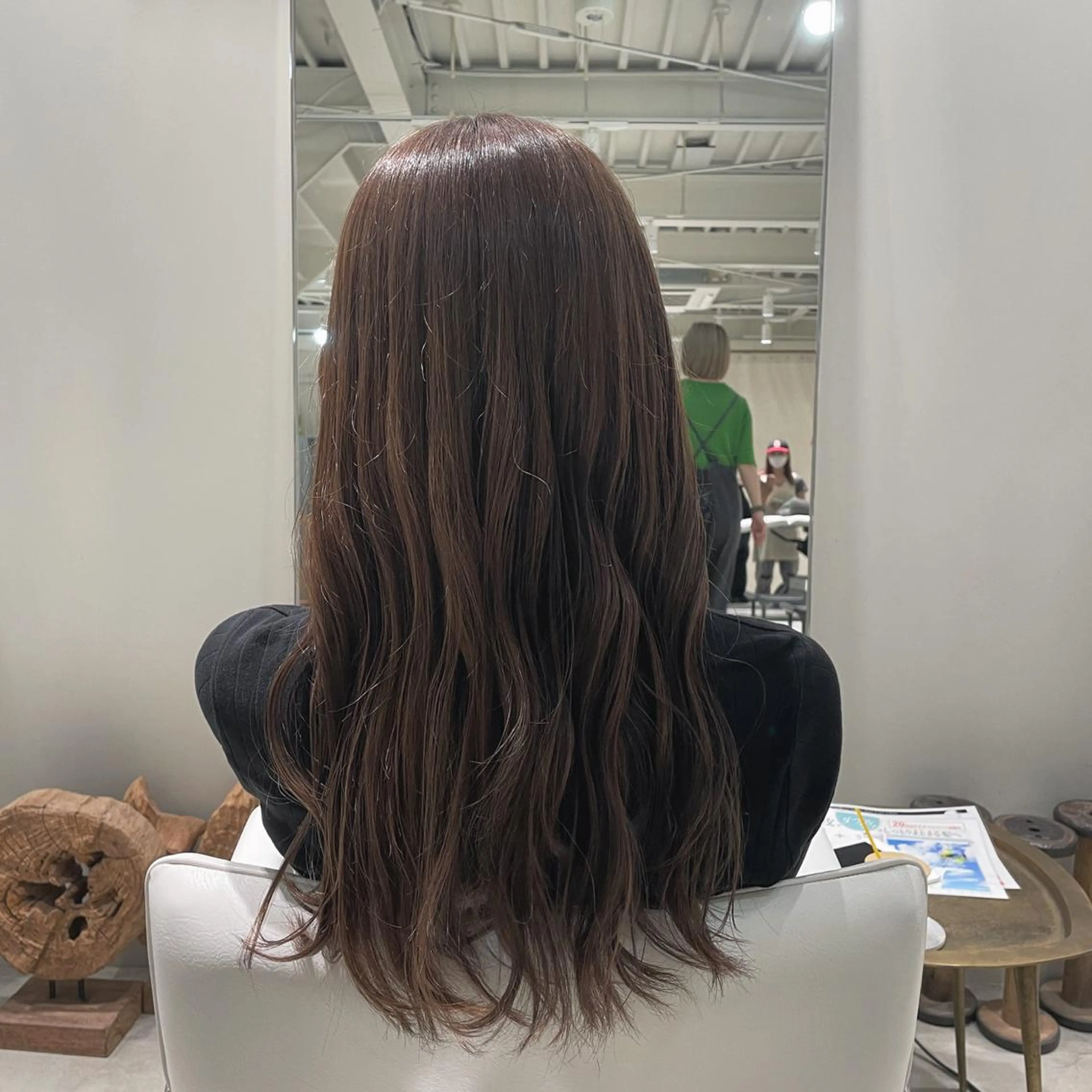 ロング カラー ブリーチ グレージュ ロング 峯崎 葵のヘアスタイル