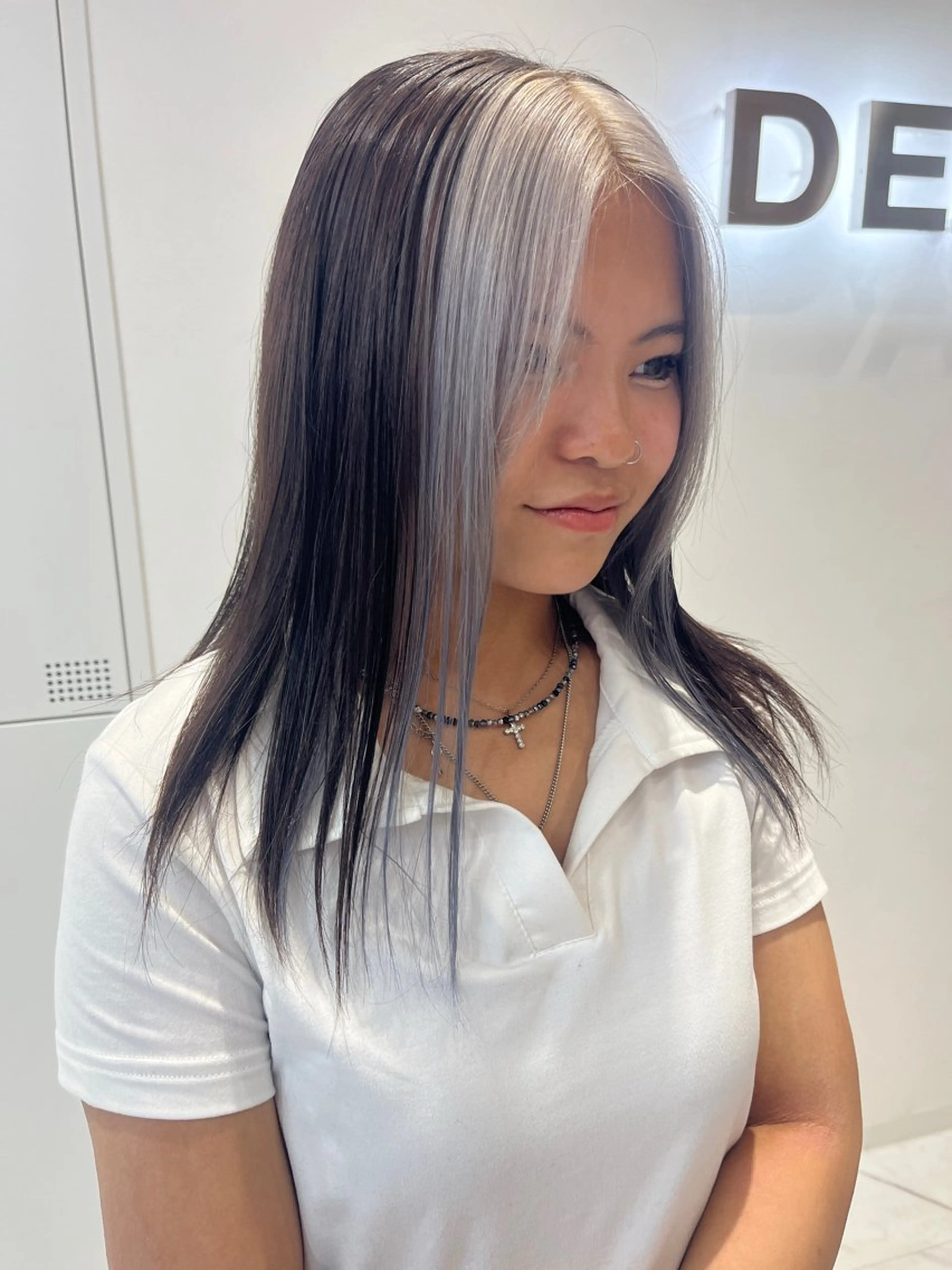 セミロング カラー ミストバング  フェイスフレーミング ヘアカラー りほな🍑ハイライト /栄/デザインカラーのヘアスタイル