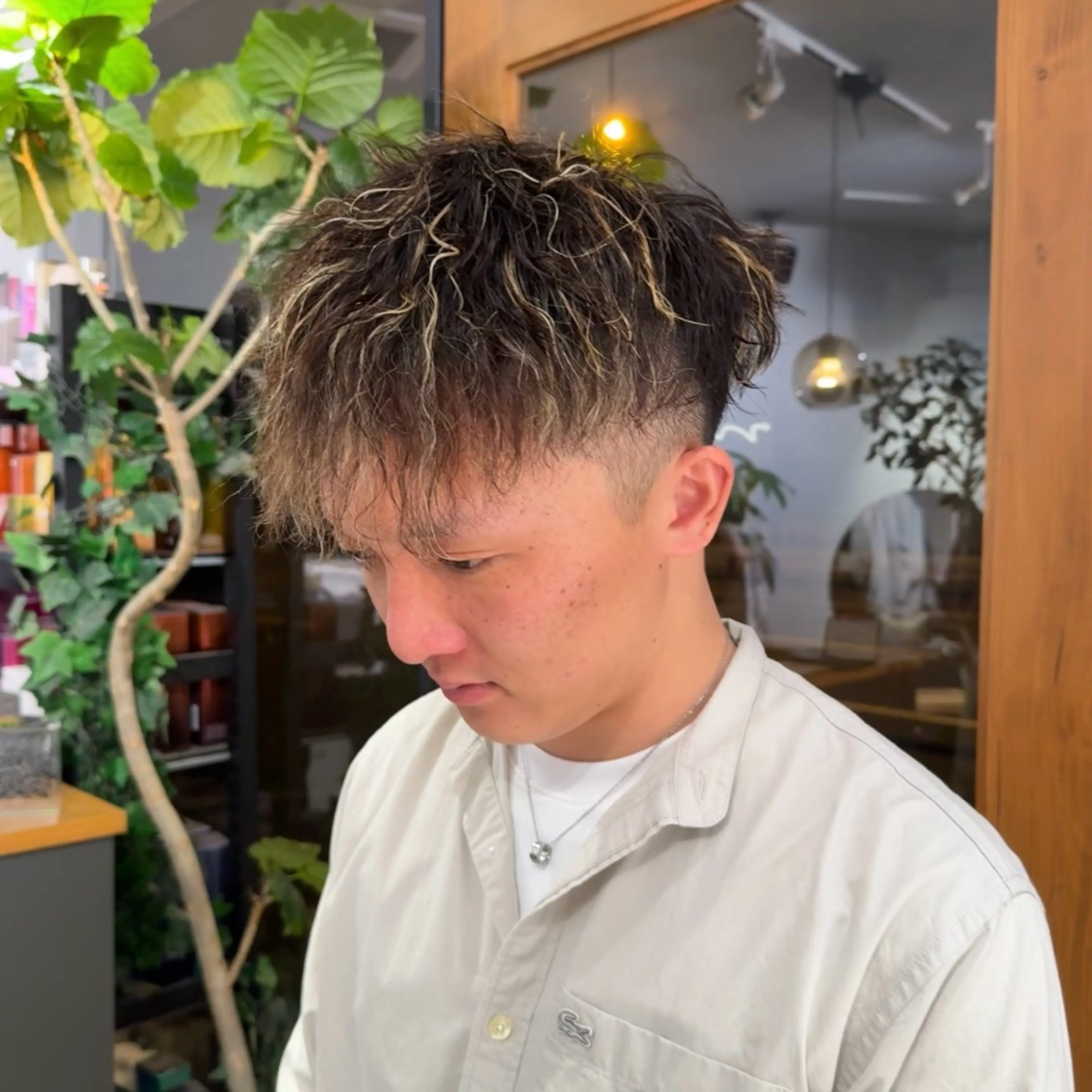 パーマ メンズ メンズハイライト メンズハイトーン メンズパーマ カット パーマ 吉田 葉音のヘアスタイル